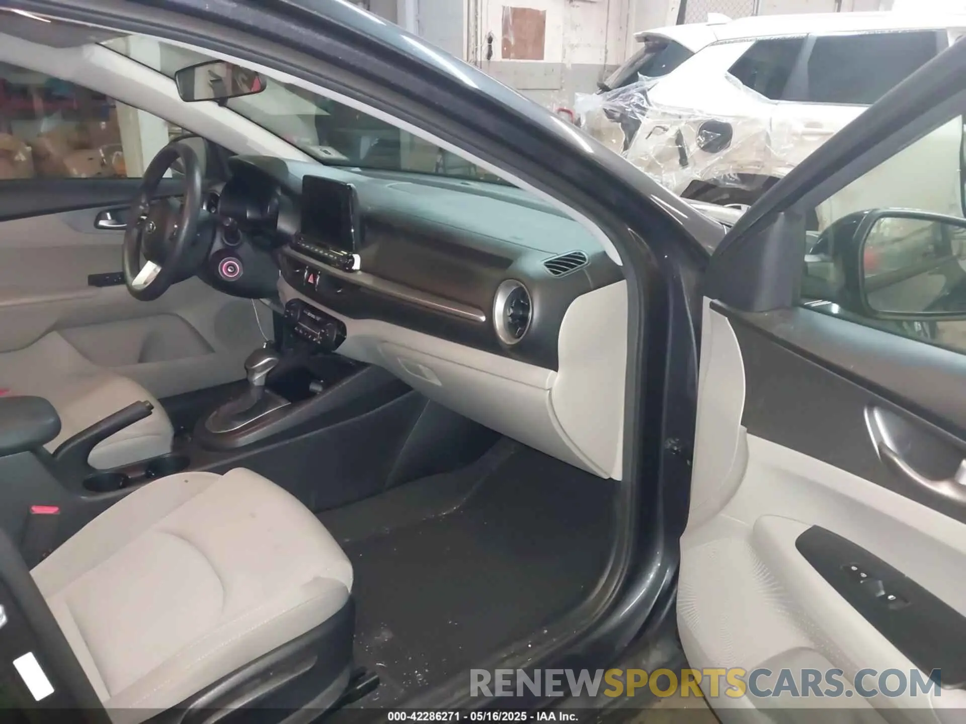 5 Photograph of a damaged car 3KPF24AD4KE061732 KIA FORTE 2019