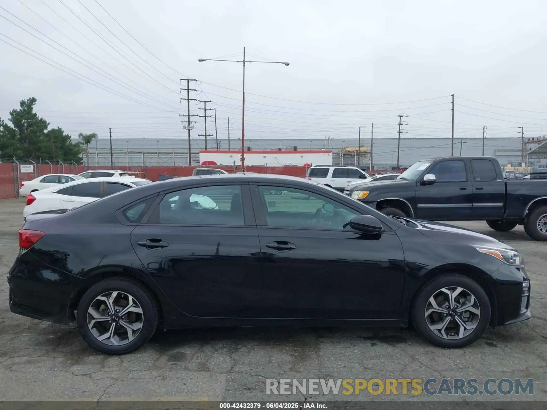 13 Photograph of a damaged car 3KPF24AD4KE065943 KIA FORTE 2019