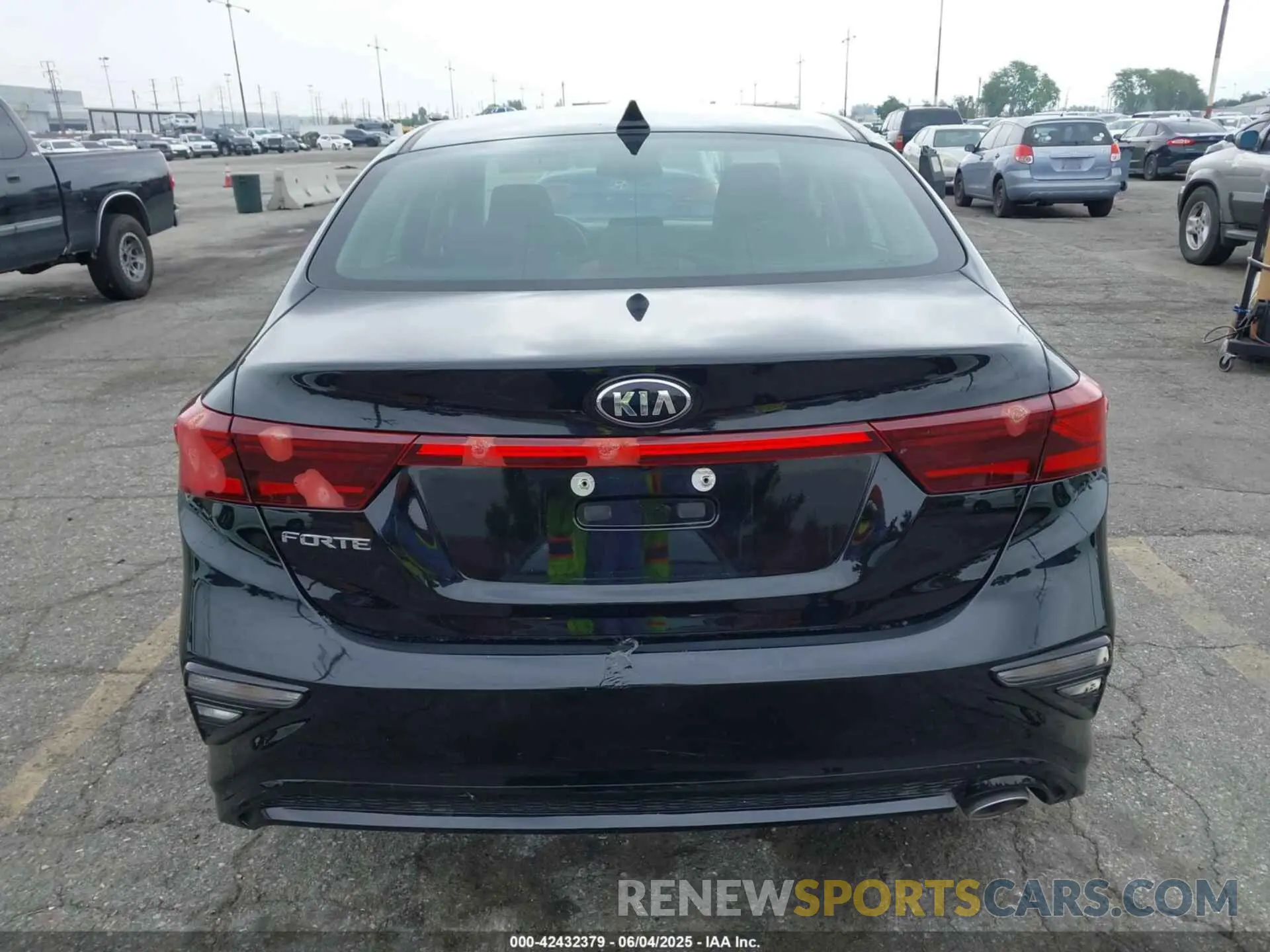 16 Photograph of a damaged car 3KPF24AD4KE065943 KIA FORTE 2019