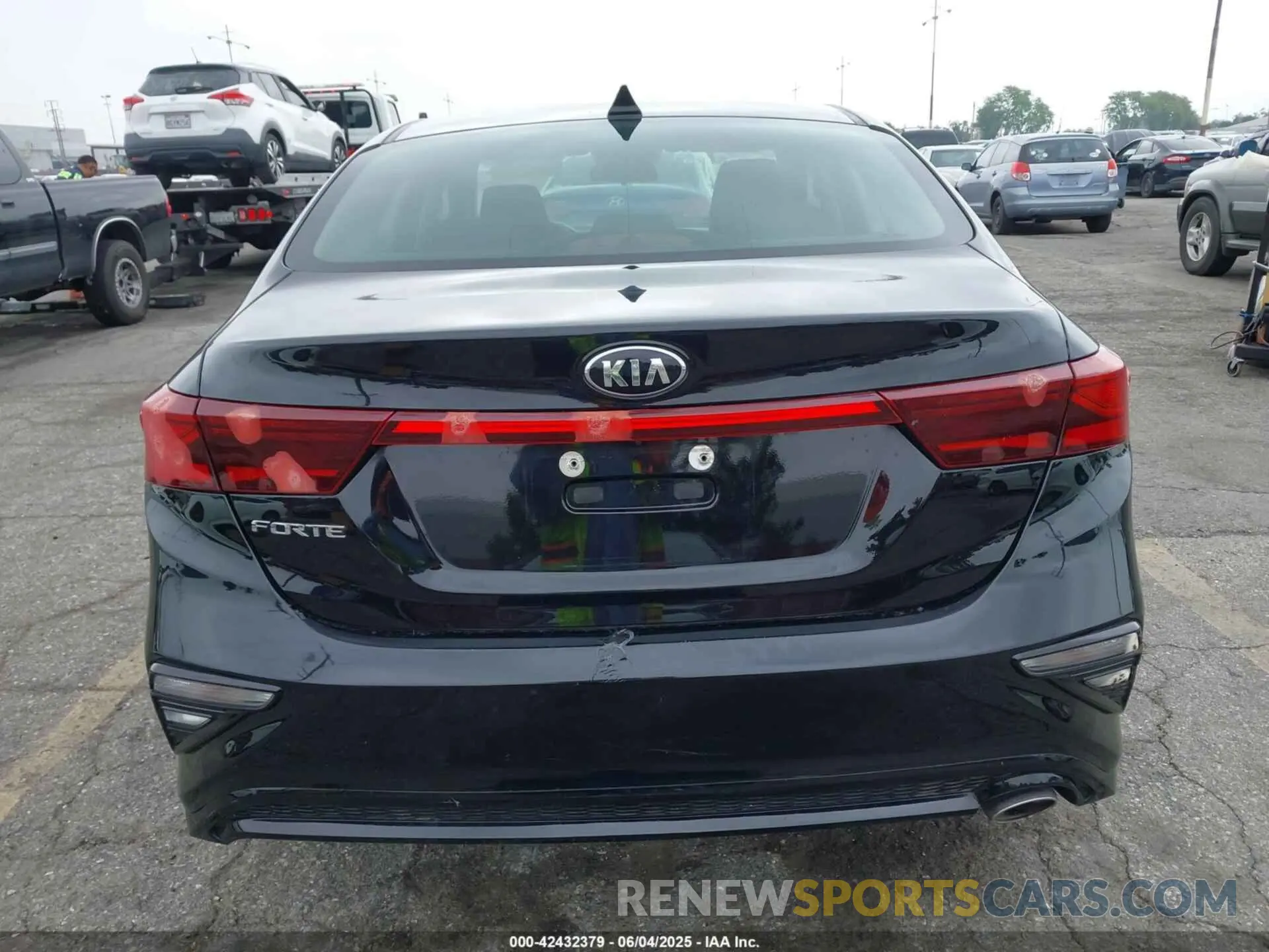 17 Photograph of a damaged car 3KPF24AD4KE065943 KIA FORTE 2019