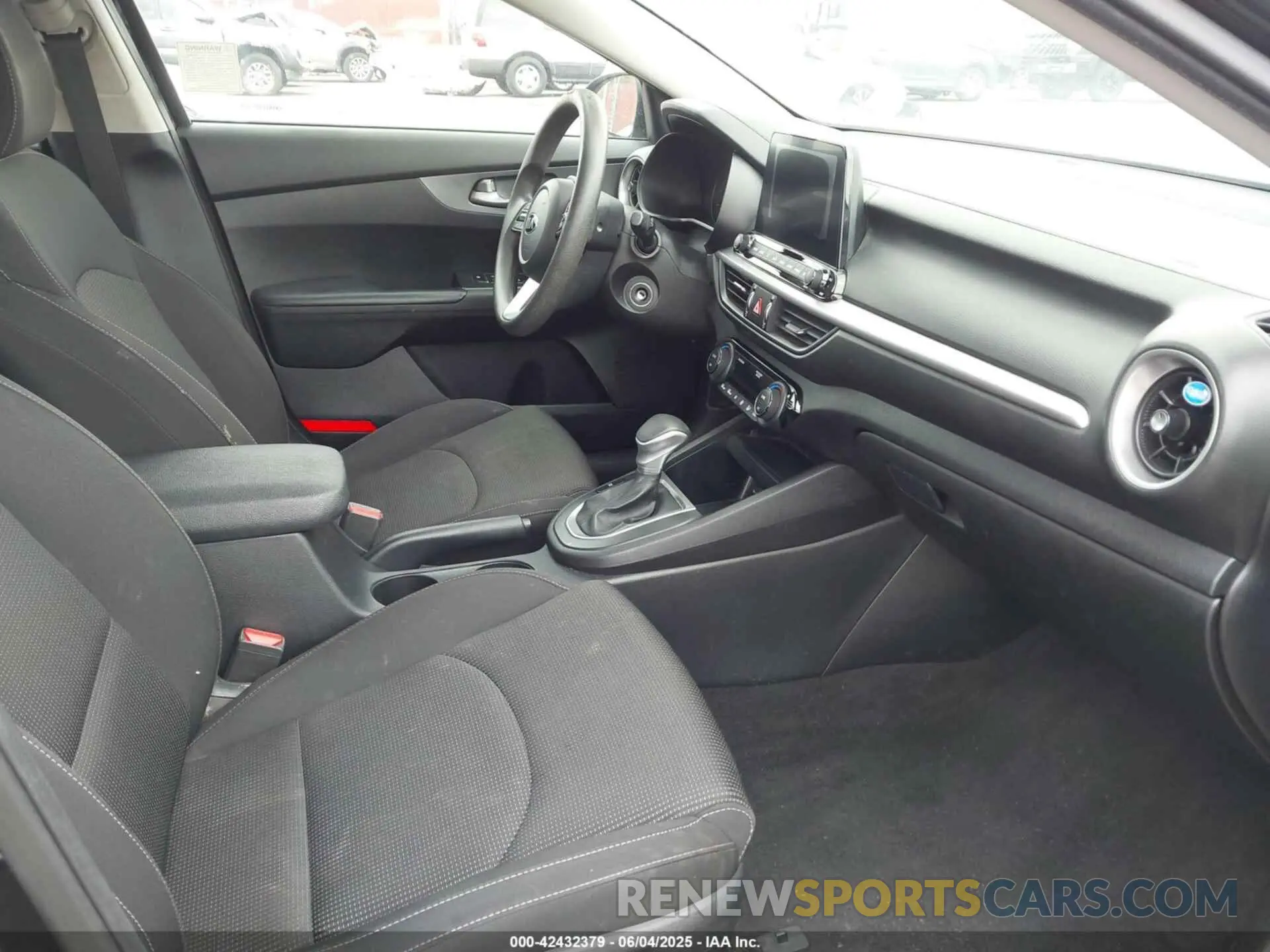 5 Photograph of a damaged car 3KPF24AD4KE065943 KIA FORTE 2019