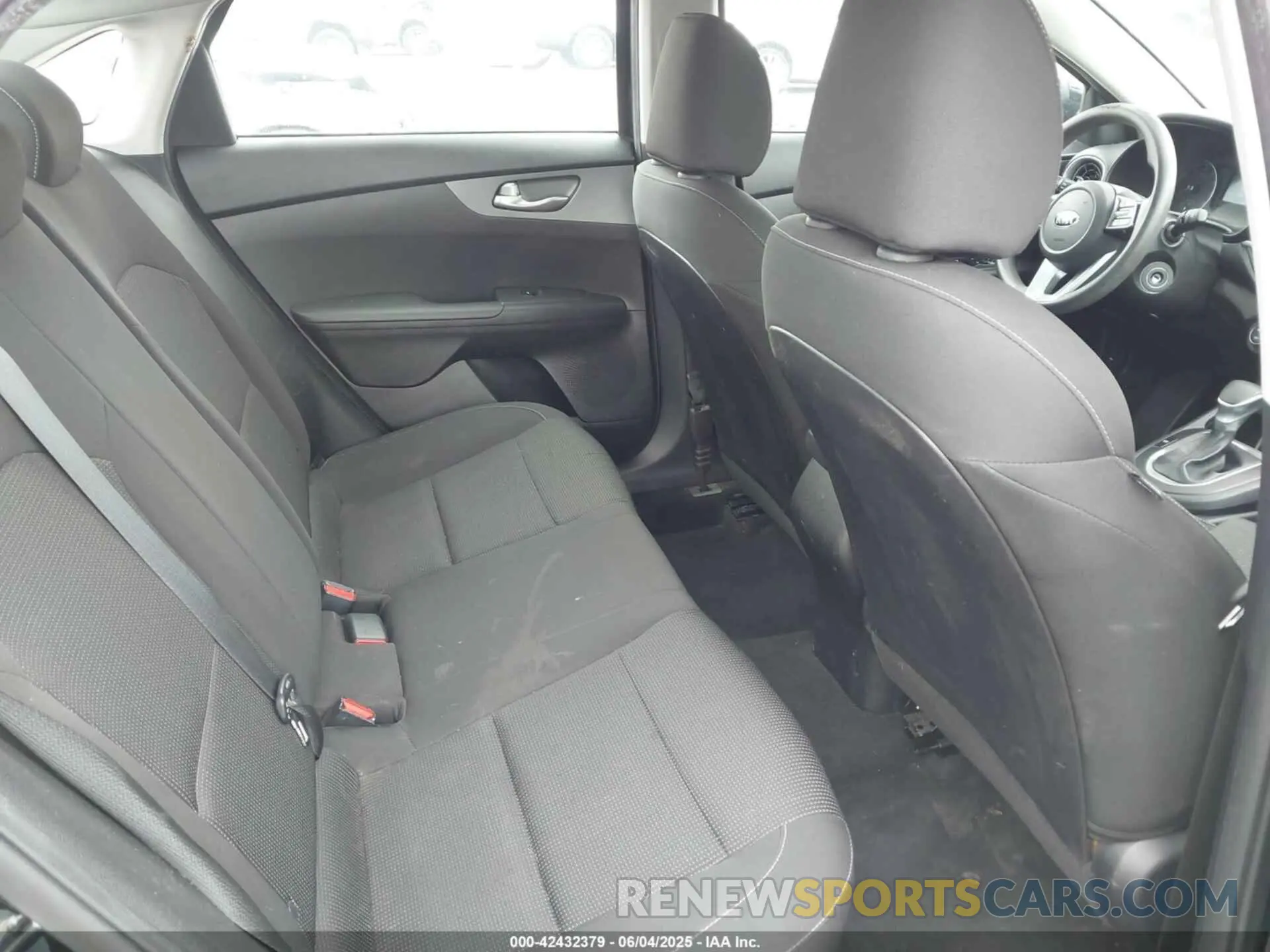 8 Photograph of a damaged car 3KPF24AD4KE065943 KIA FORTE 2019