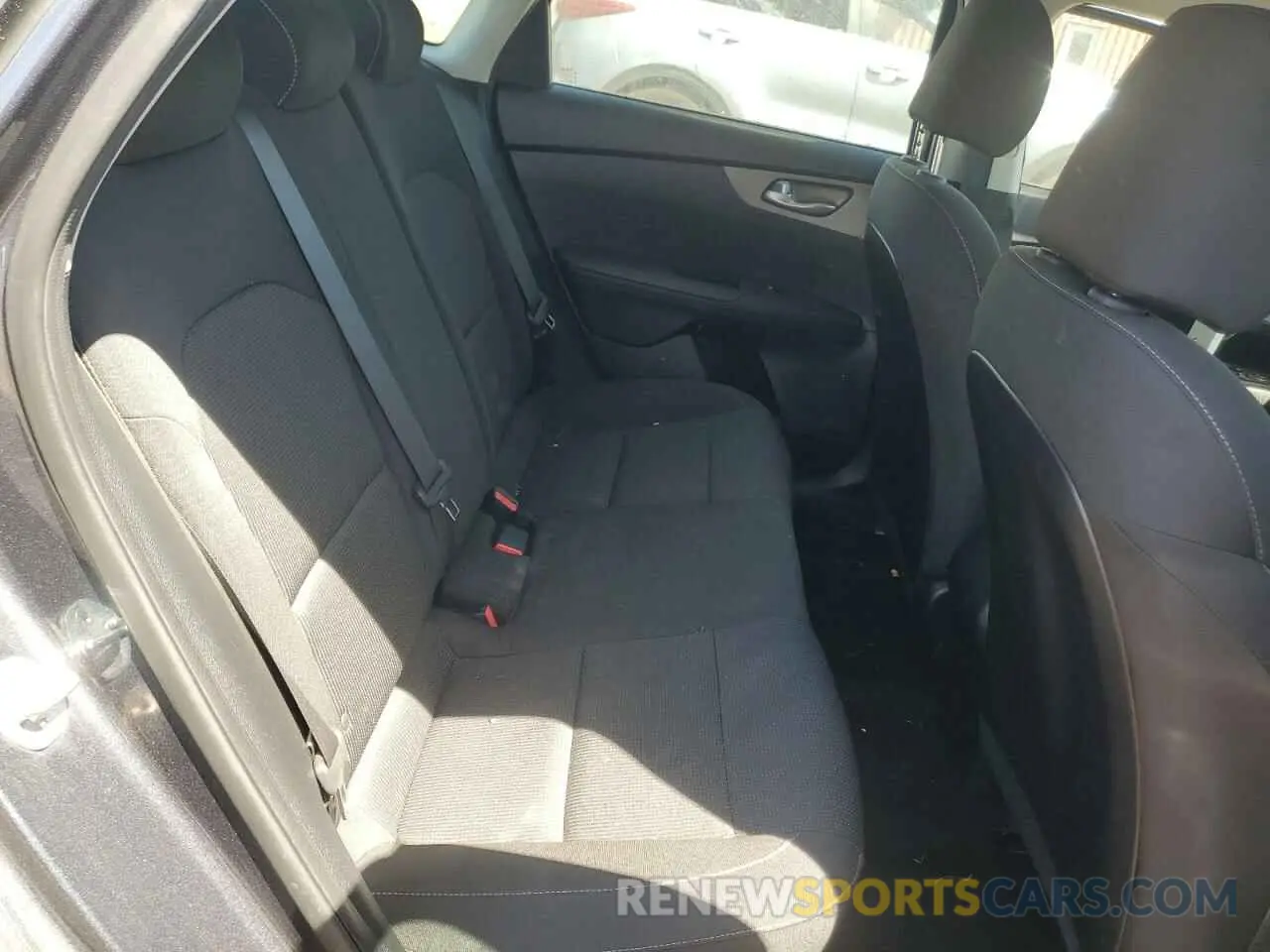10 Photograph of a damaged car 3KPF24AD4KE076182 KIA FORTE 2019