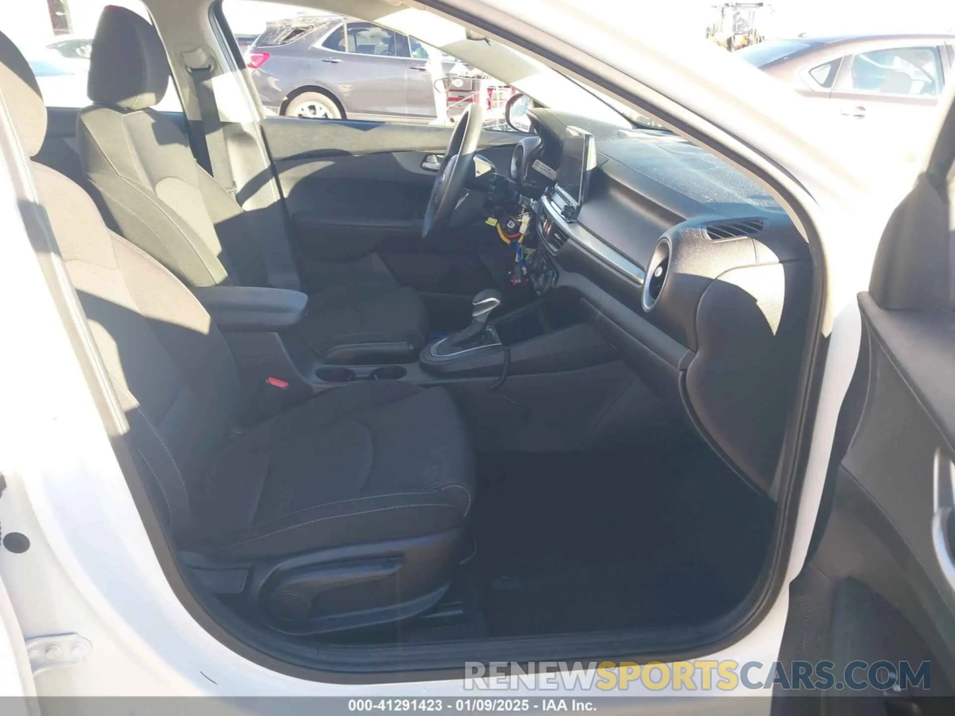 5 Photograph of a damaged car 3KPF24AD4KE077820 KIA FORTE 2019