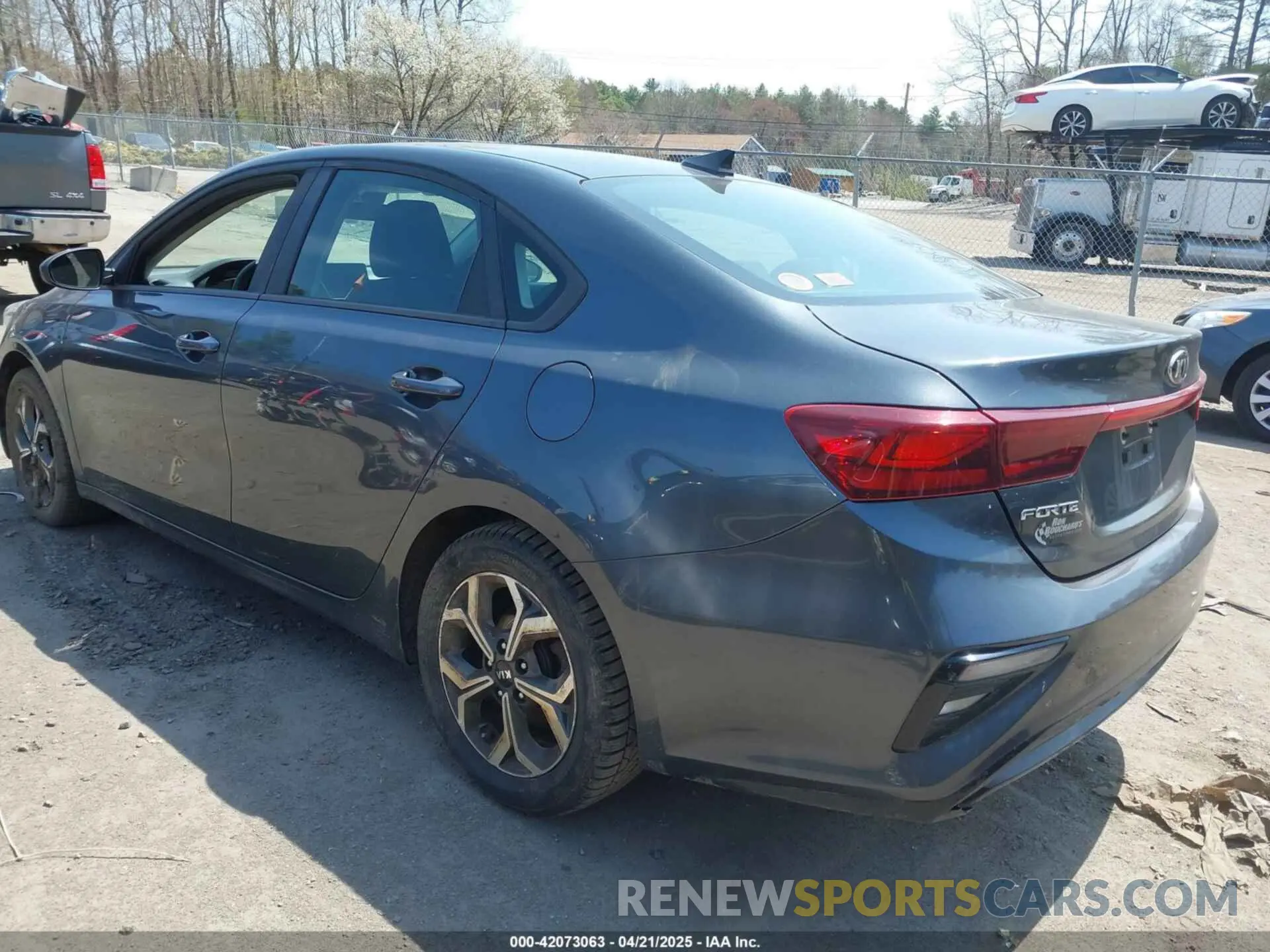 3 Photograph of a damaged car 3KPF24AD4KE081480 KIA FORTE 2019