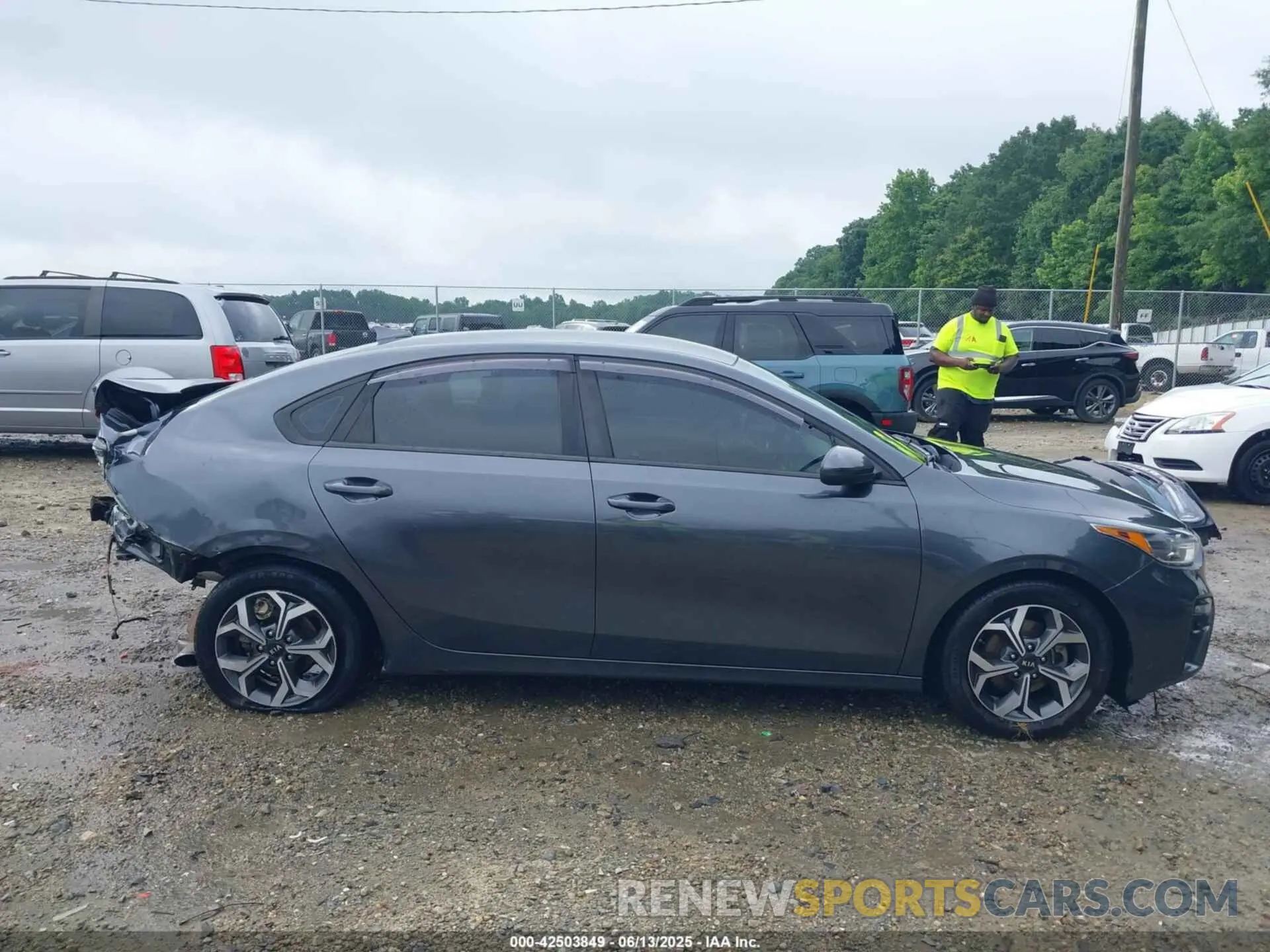 13 Photograph of a damaged car 3KPF24AD4KE084119 KIA FORTE 2019