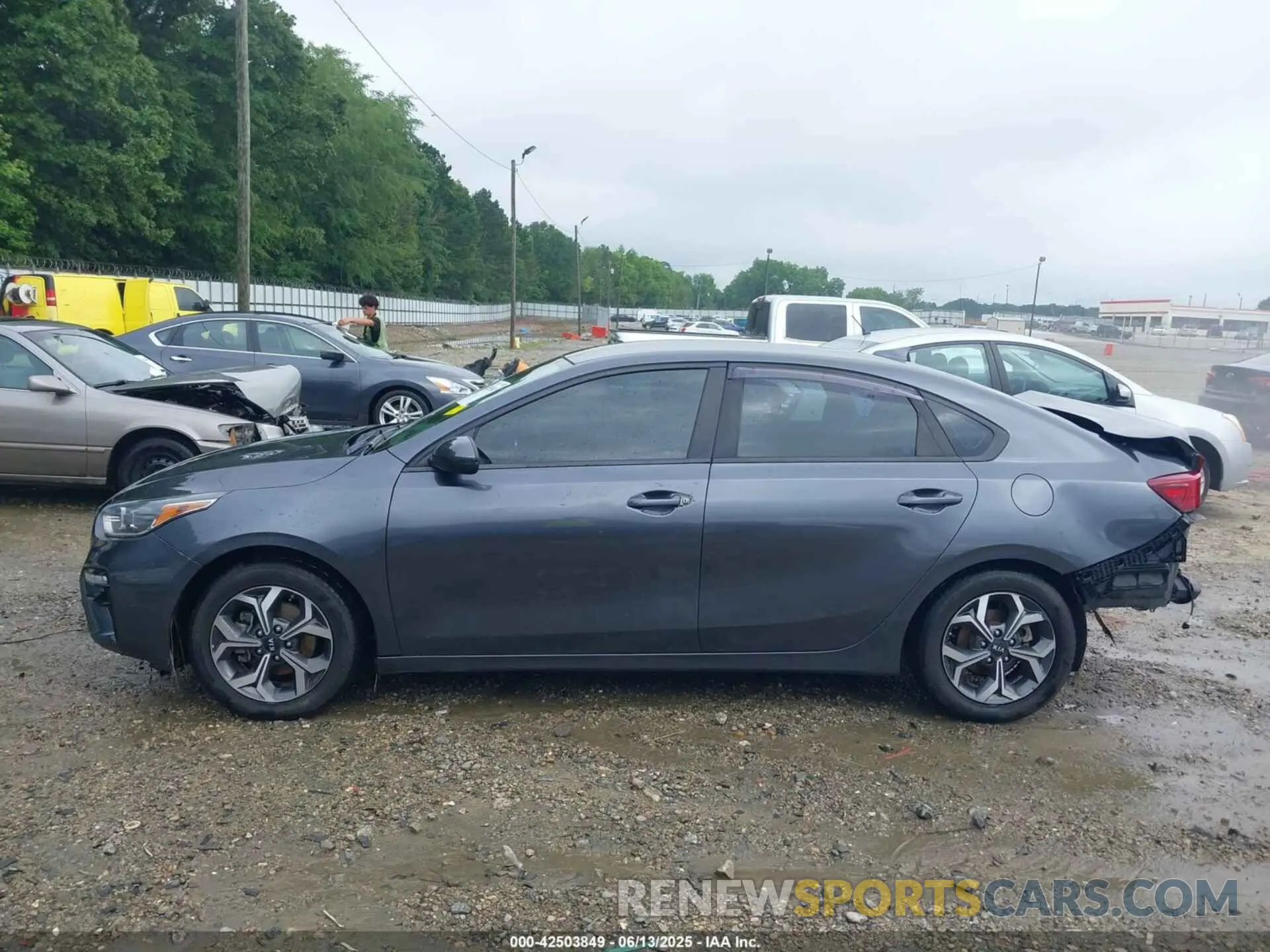 14 Photograph of a damaged car 3KPF24AD4KE084119 KIA FORTE 2019