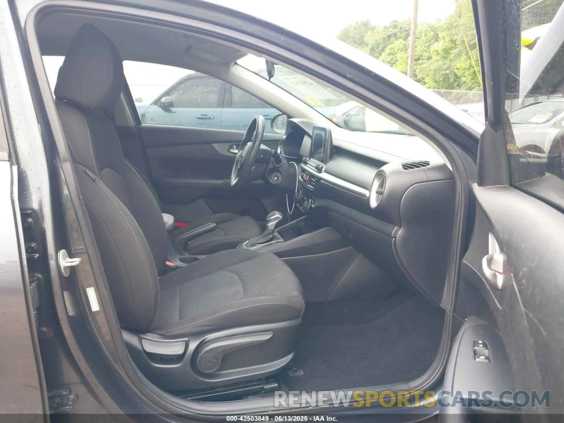 5 Photograph of a damaged car 3KPF24AD4KE084119 KIA FORTE 2019