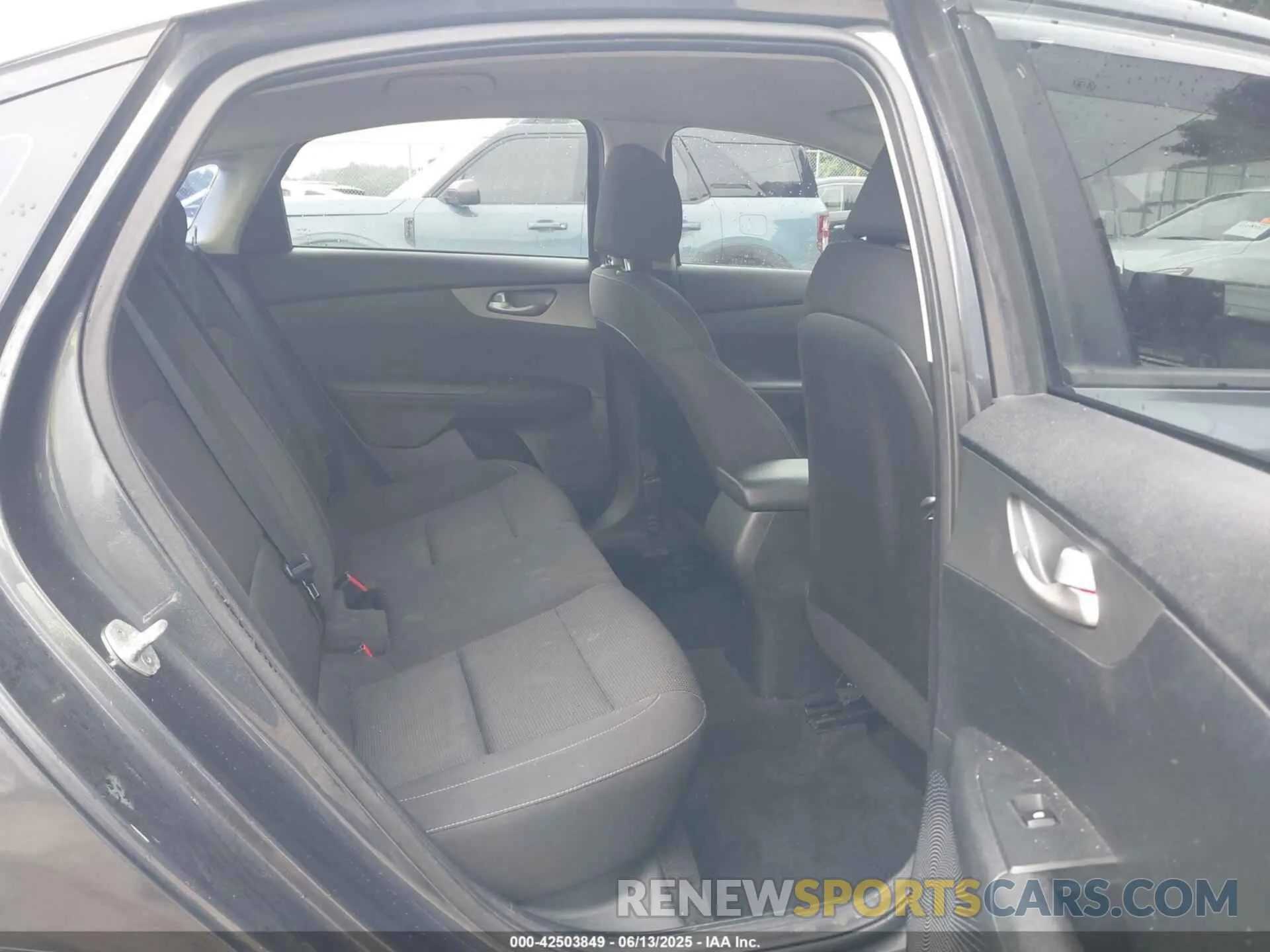8 Photograph of a damaged car 3KPF24AD4KE084119 KIA FORTE 2019