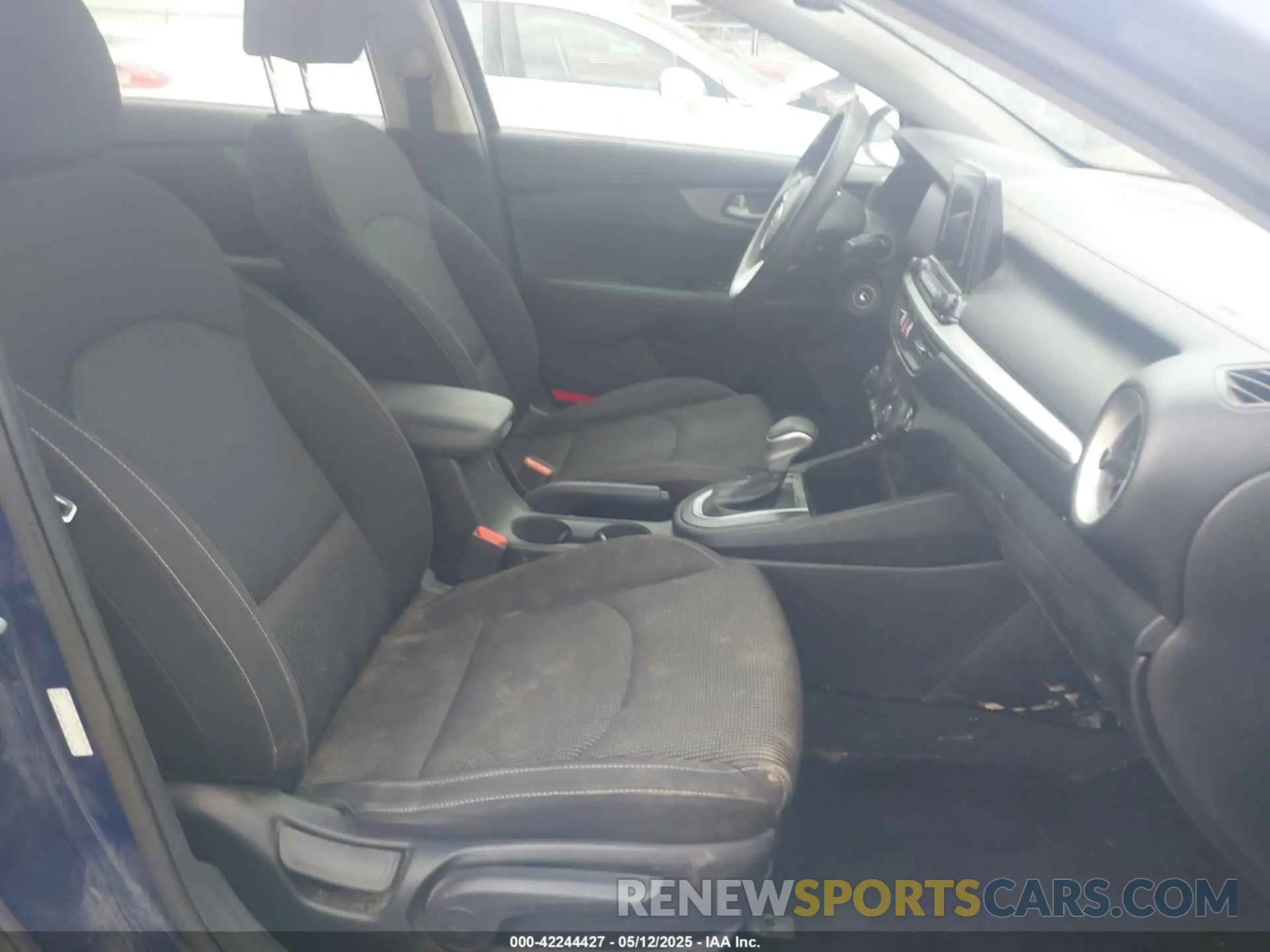 5 Photograph of a damaged car 3KPF24AD4KE085464 KIA FORTE 2019