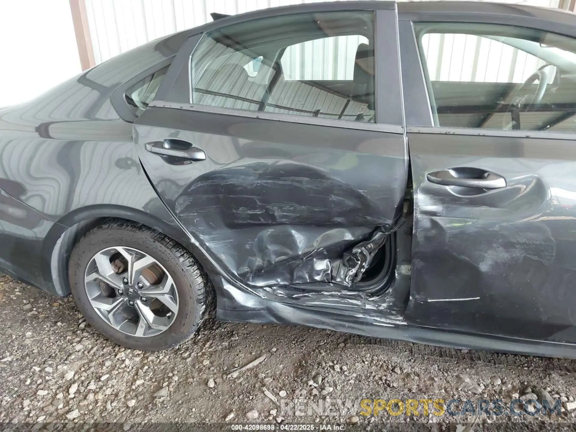 6 Photograph of a damaged car 3KPF24AD4KE092415 KIA FORTE 2019