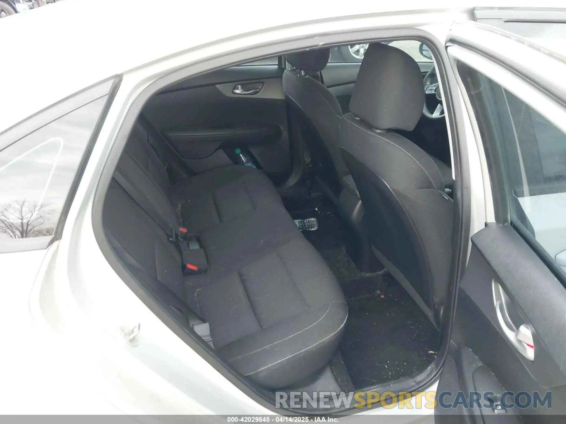 8 Photograph of a damaged car 3KPF24AD5KE012023 KIA FORTE 2019