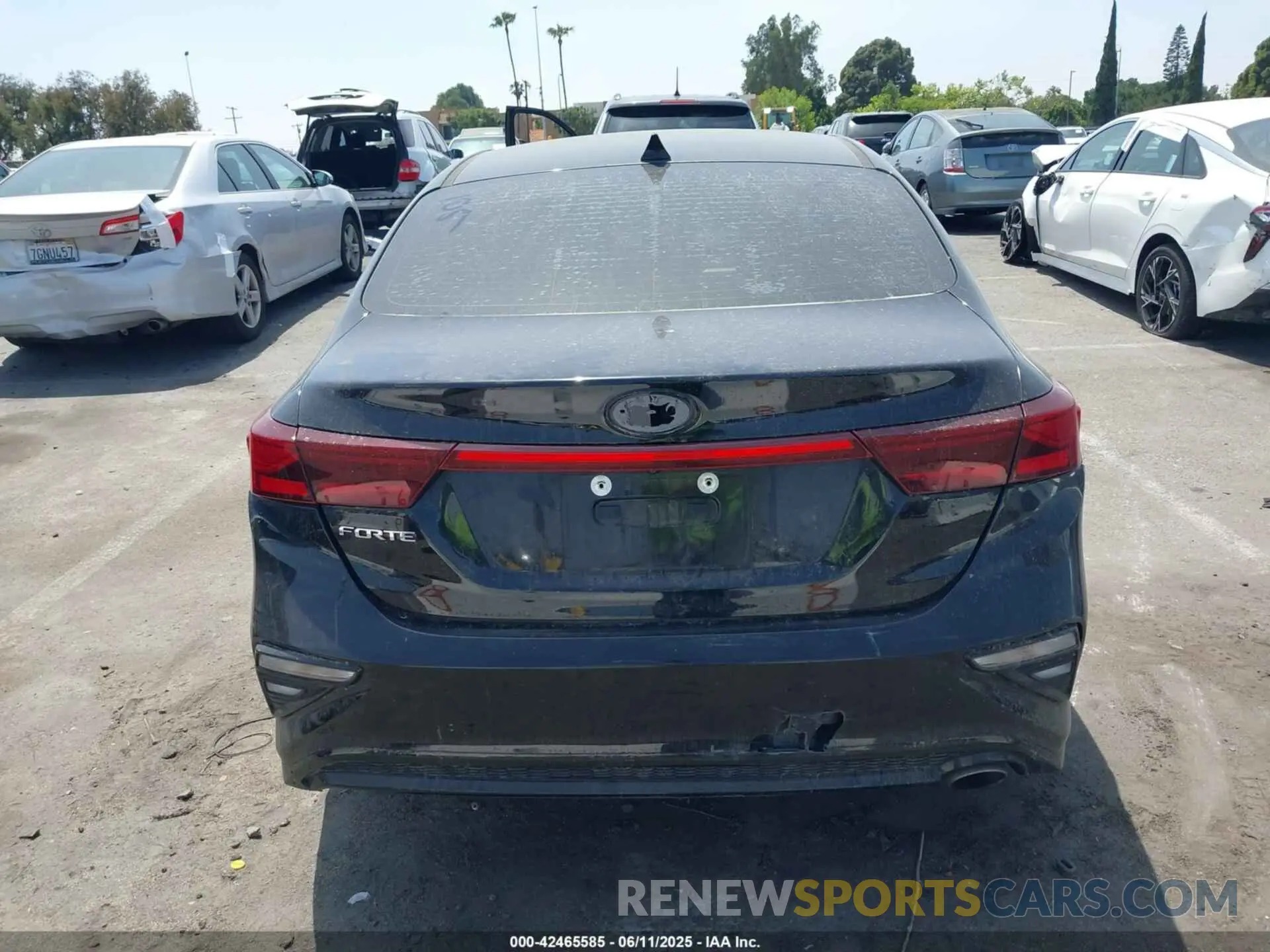 16 Photograph of a damaged car 3KPF24AD5KE016685 KIA FORTE 2019