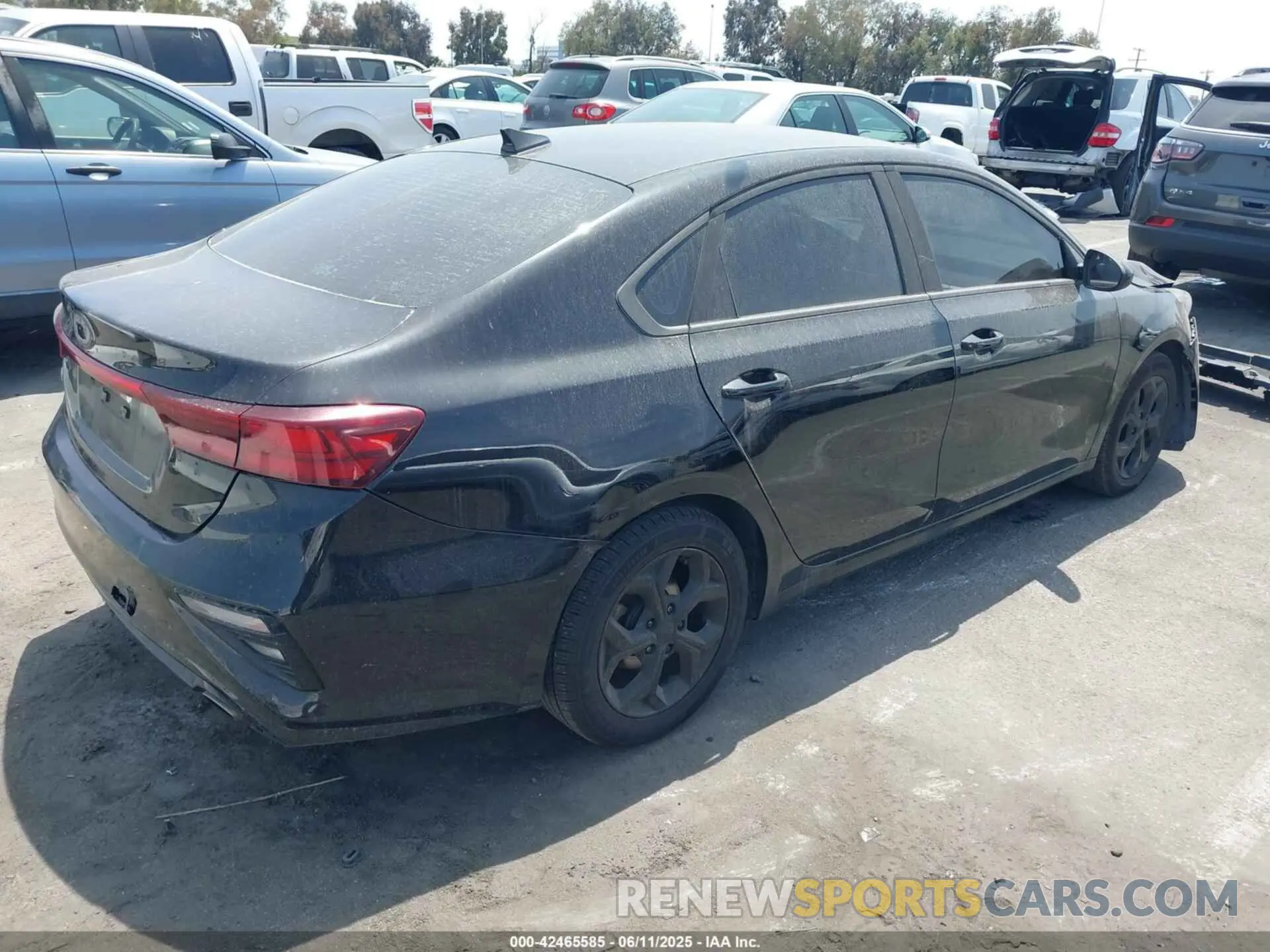 4 Photograph of a damaged car 3KPF24AD5KE016685 KIA FORTE 2019