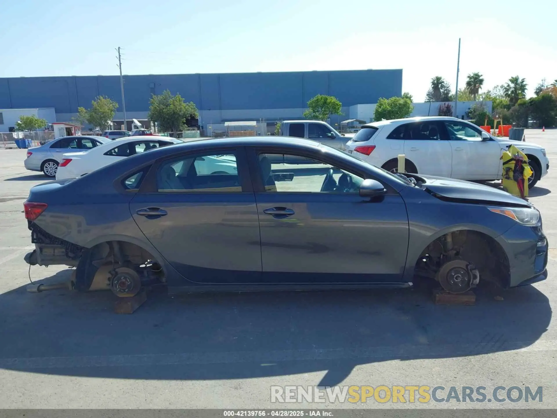 13 Photograph of a damaged car 3KPF24AD5KE021921 KIA FORTE 2019