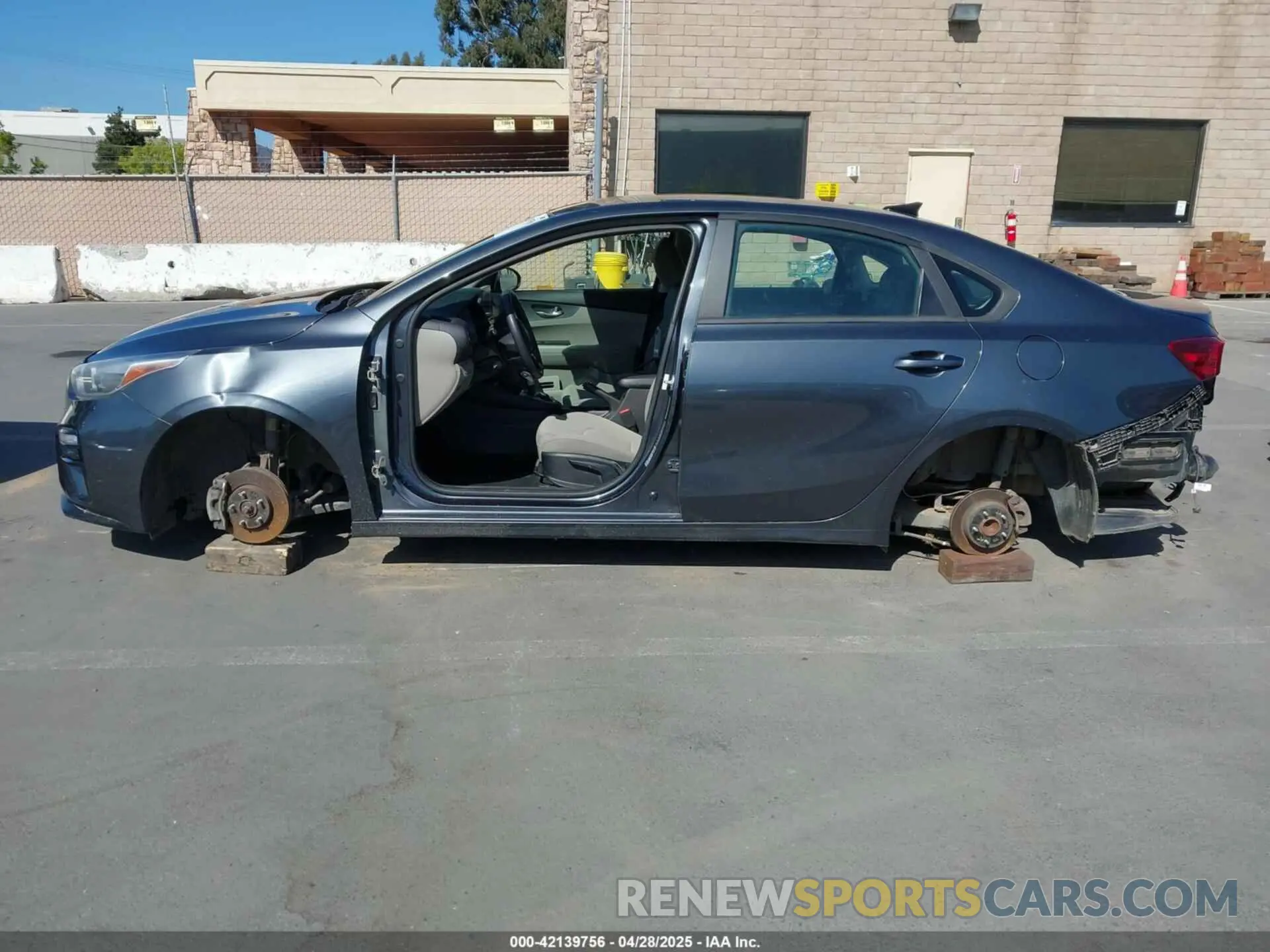 14 Photograph of a damaged car 3KPF24AD5KE021921 KIA FORTE 2019