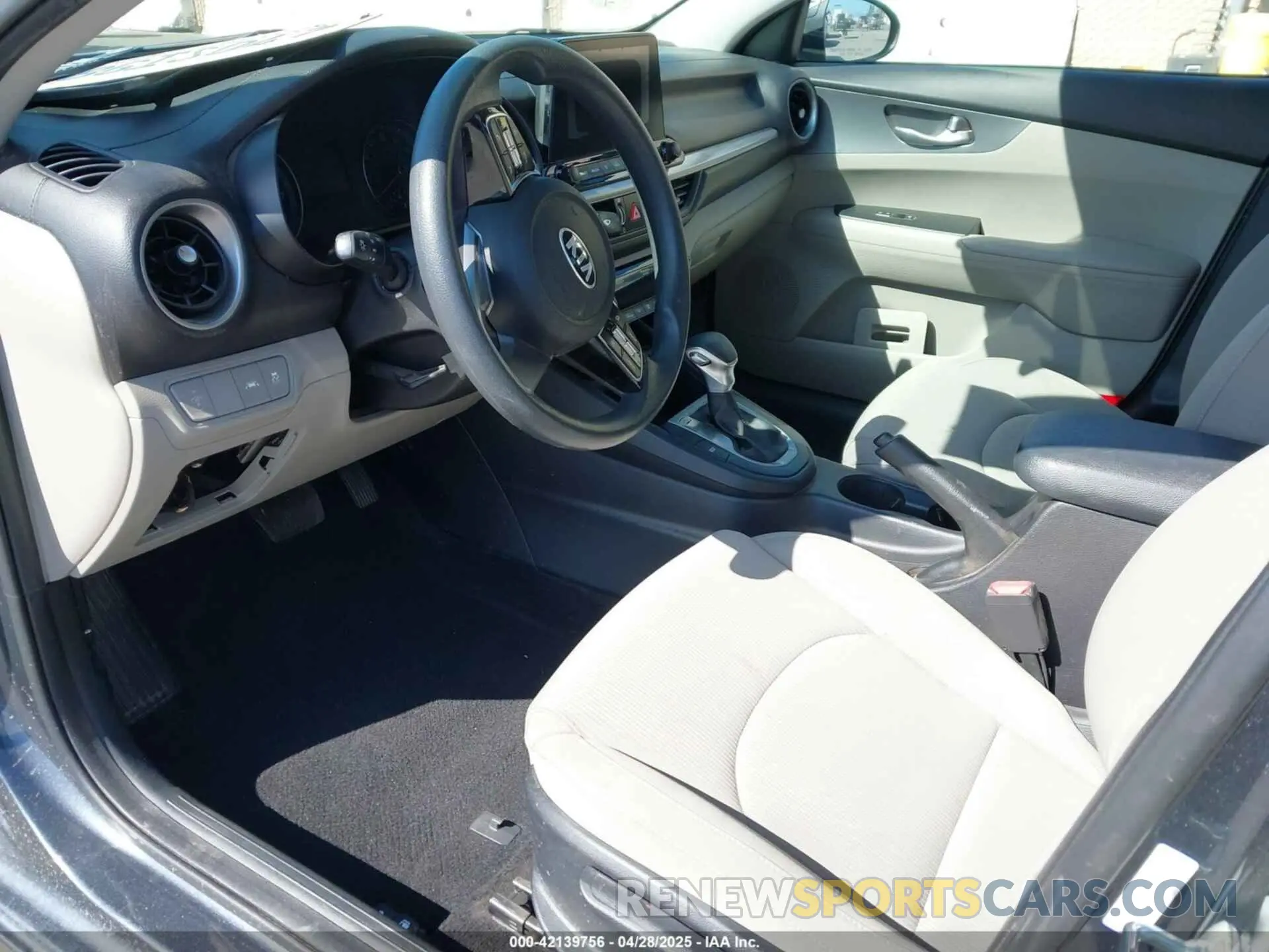 5 Photograph of a damaged car 3KPF24AD5KE021921 KIA FORTE 2019