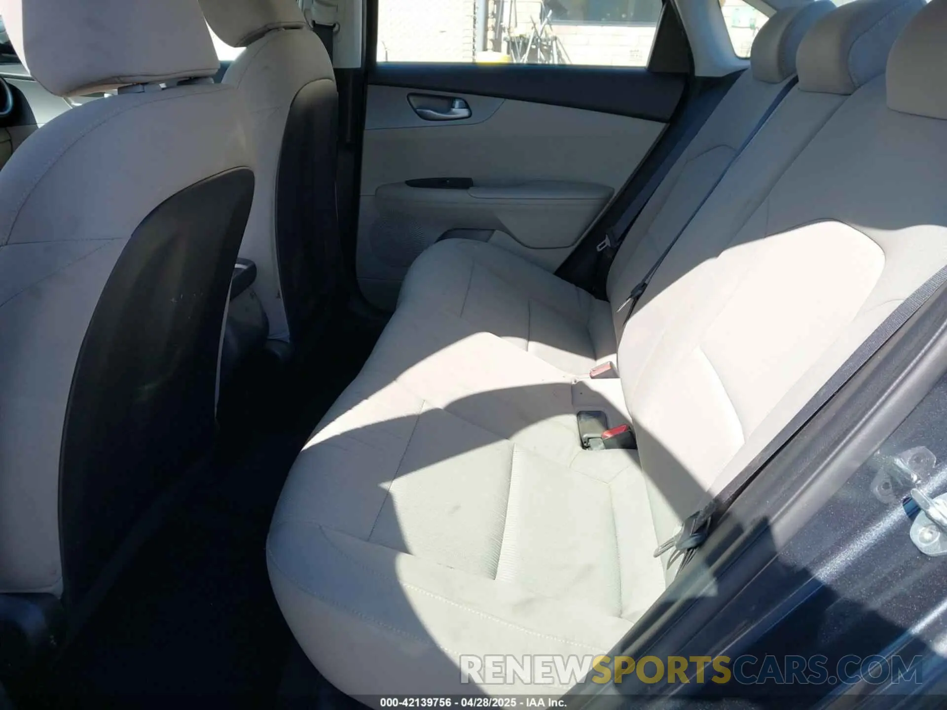 8 Photograph of a damaged car 3KPF24AD5KE021921 KIA FORTE 2019