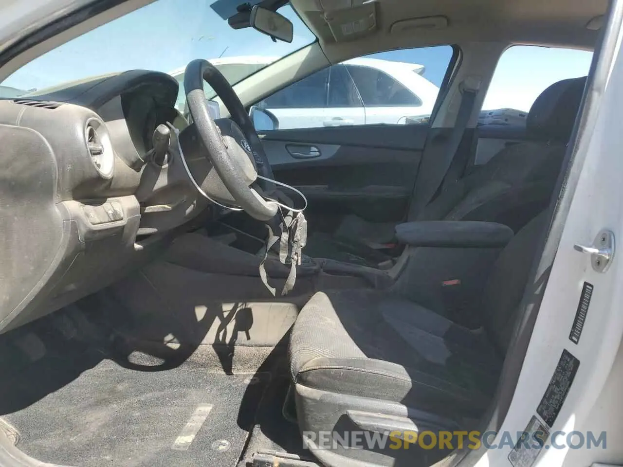 7 Photograph of a damaged car 3KPF24AD5KE049346 KIA FORTE 2019
