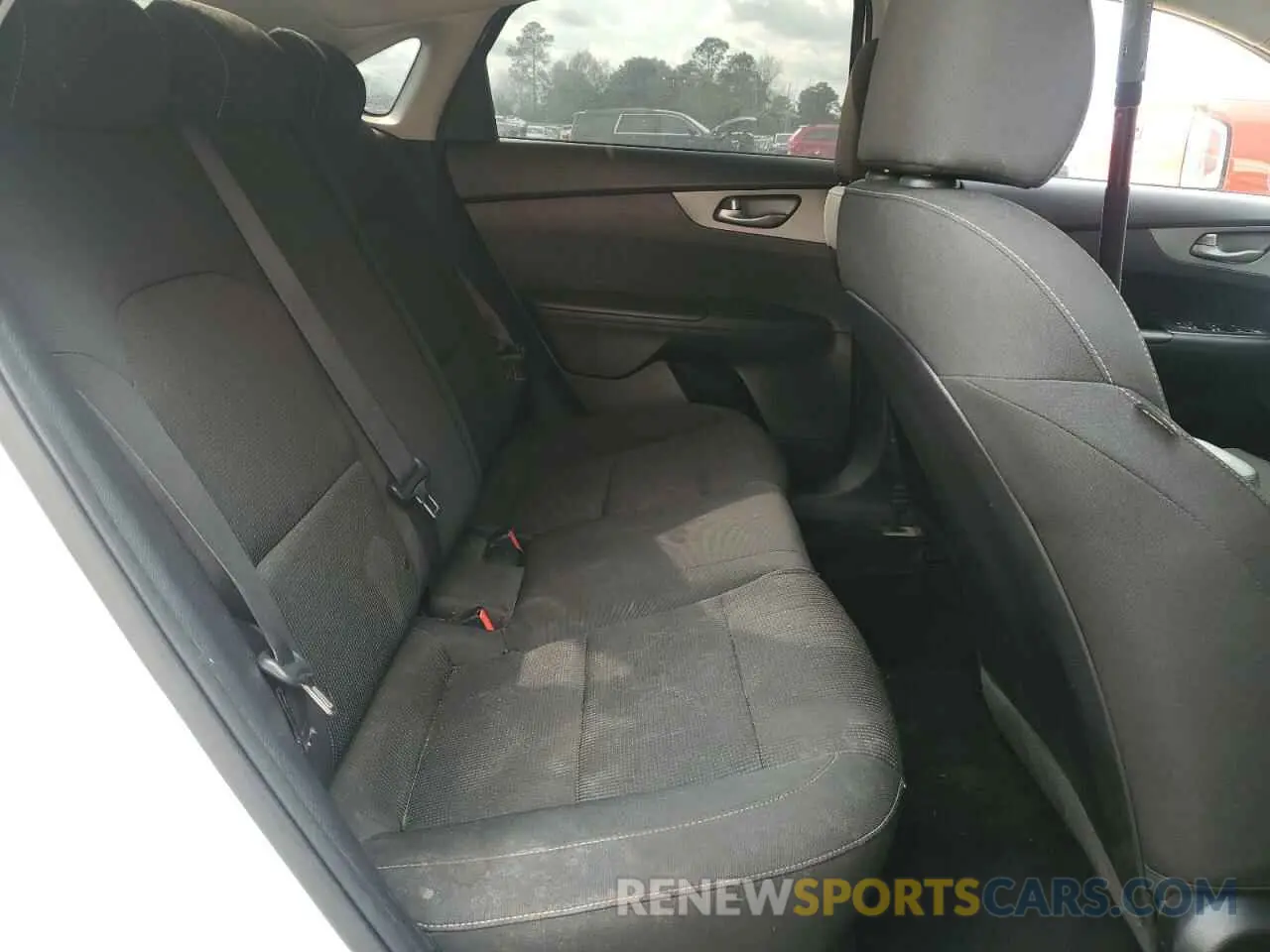 10 Photograph of a damaged car 3KPF24AD5KE051369 KIA FORTE 2019