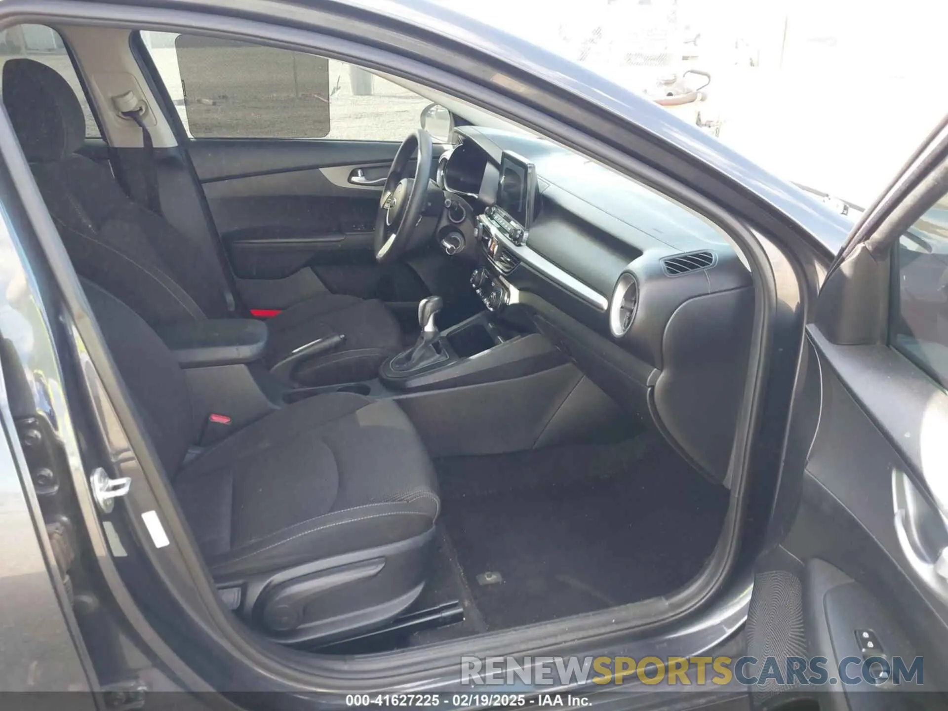 5 Photograph of a damaged car 3KPF24AD5KE062887 KIA FORTE 2019