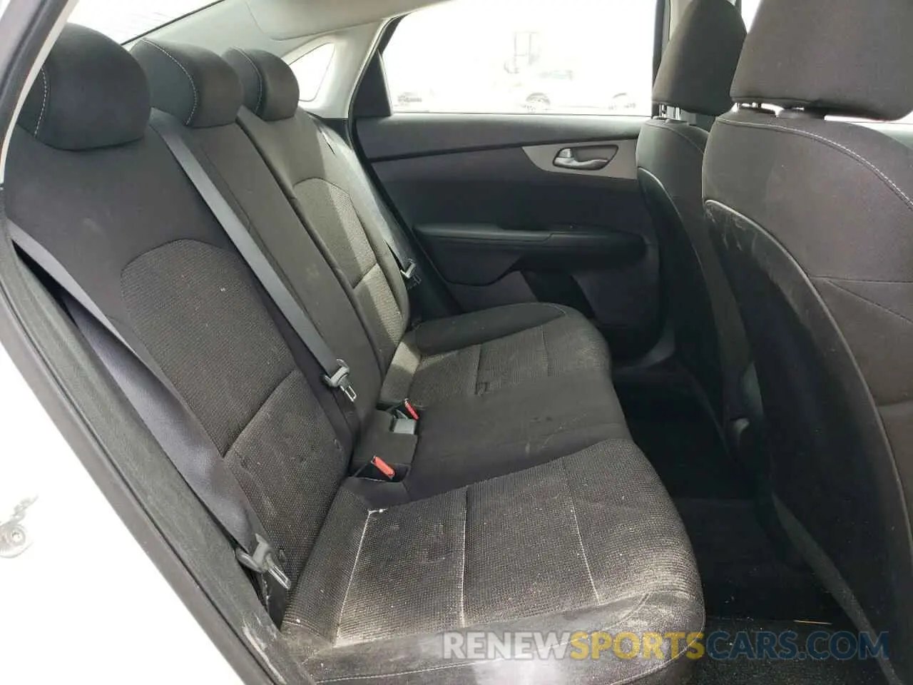 10 Photograph of a damaged car 3KPF24AD5KE109738 KIA FORTE 2019