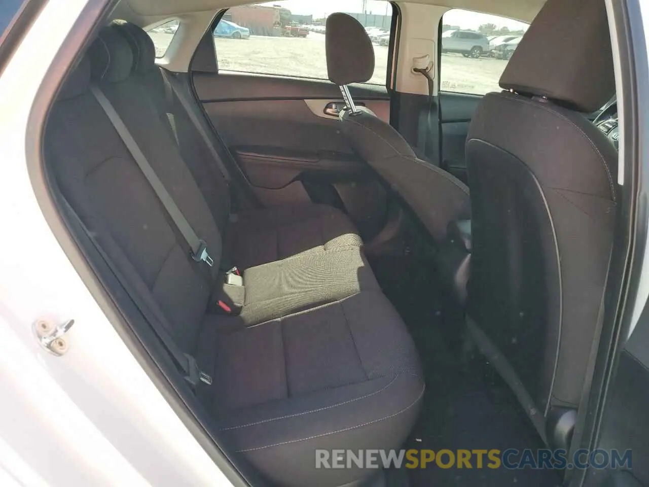 10 Photograph of a damaged car 3KPF24AD5KE130380 KIA FORTE 2019