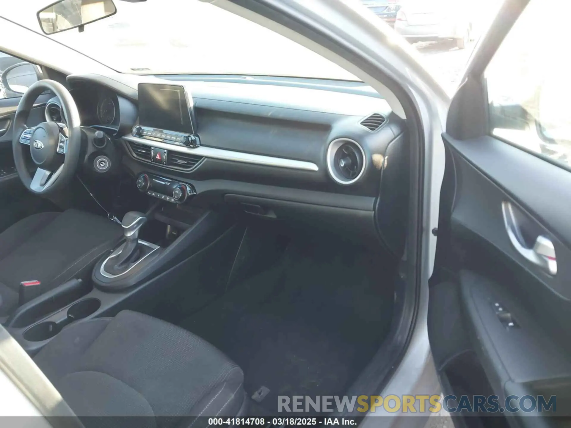 5 Photograph of a damaged car 3KPF24AD5KE130637 KIA FORTE 2019