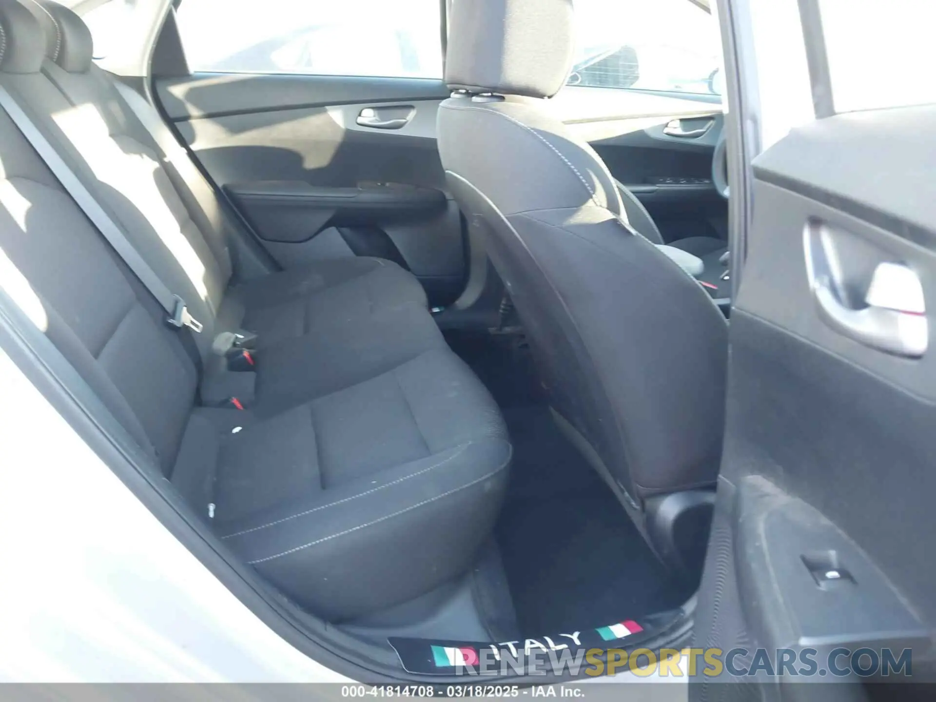 8 Photograph of a damaged car 3KPF24AD5KE130637 KIA FORTE 2019