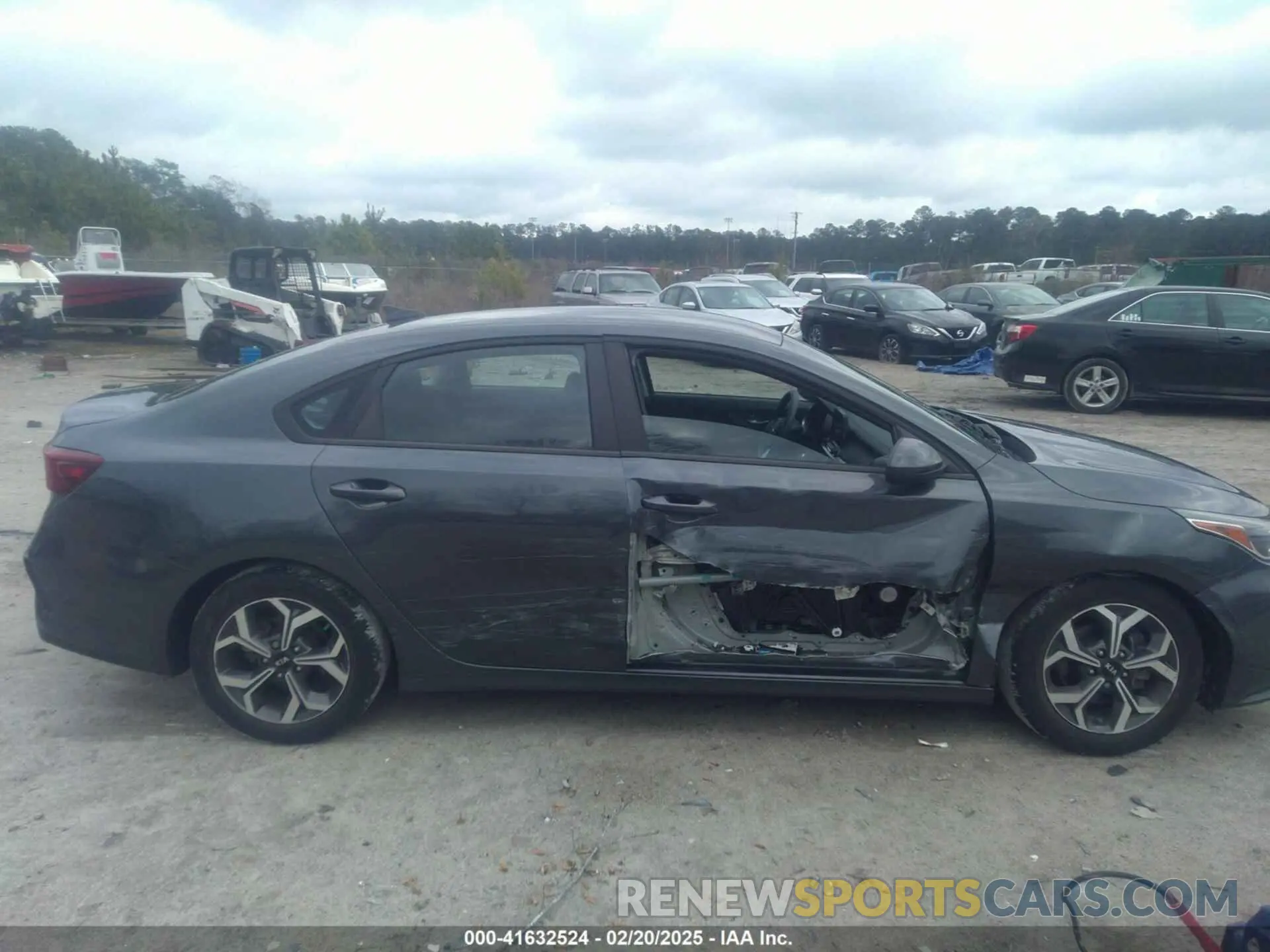 13 Photograph of a damaged car 3KPF24AD5KE132436 KIA FORTE 2019