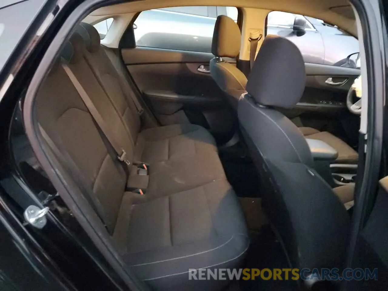 10 Photograph of a damaged car 3KPF24AD6KE023631 KIA FORTE 2019