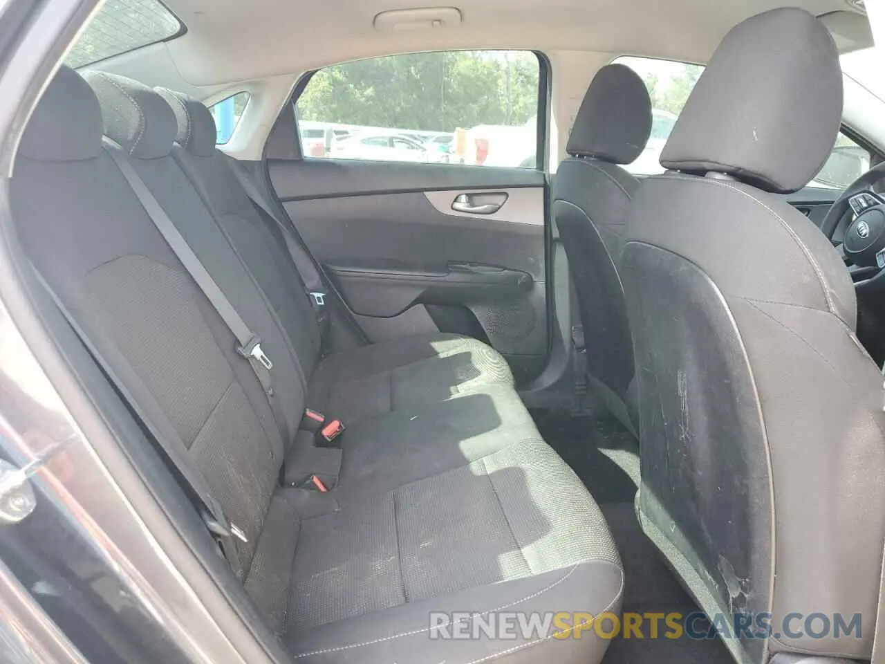 10 Photograph of a damaged car 3KPF24AD6KE029378 KIA FORTE 2019