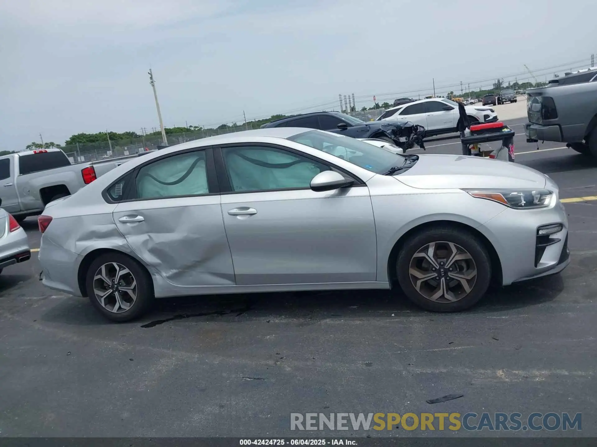 13 Photograph of a damaged car 3KPF24AD6KE044933 KIA FORTE 2019