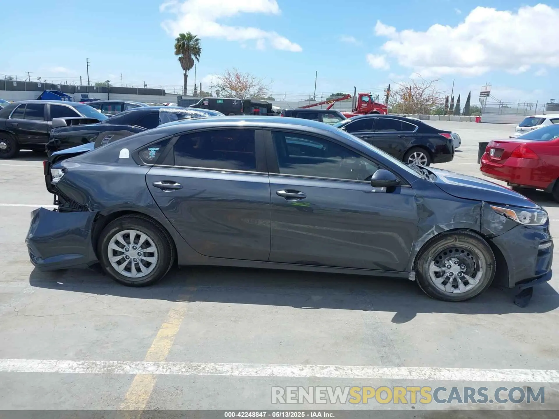 13 Photograph of a damaged car 3KPF24AD6KE062882 KIA FORTE 2019