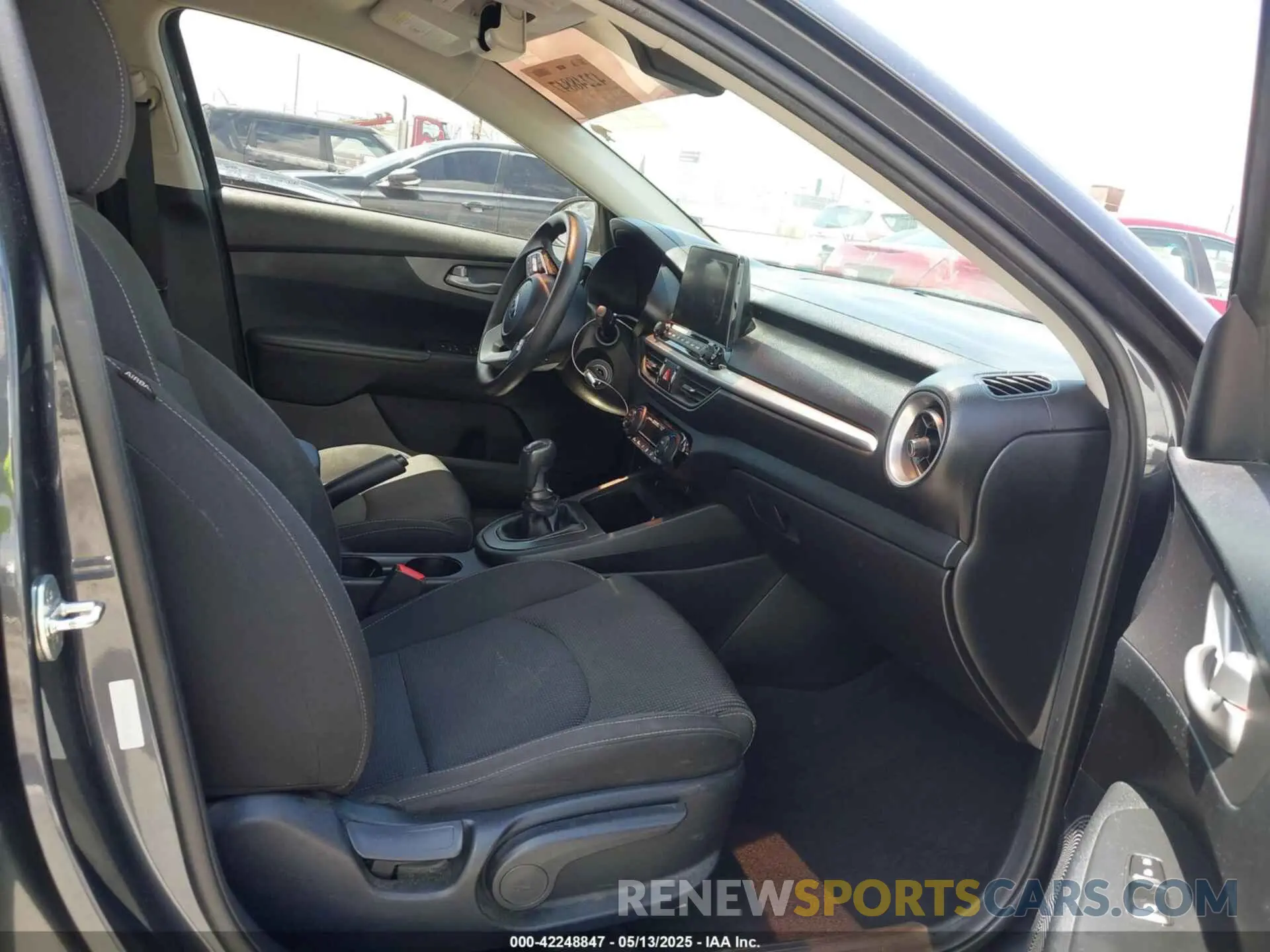 5 Photograph of a damaged car 3KPF24AD6KE062882 KIA FORTE 2019
