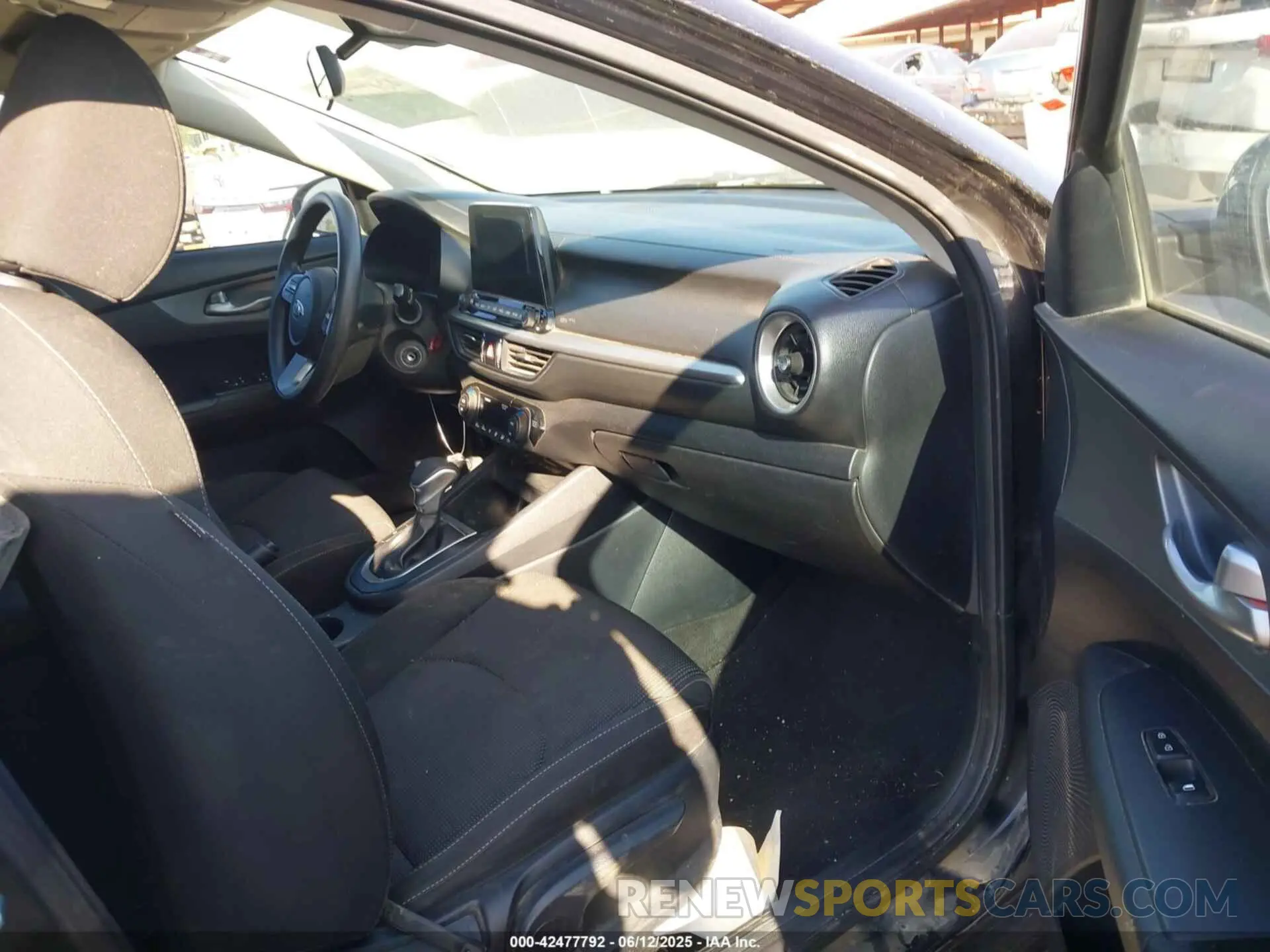 5 Photograph of a damaged car 3KPF24AD6KE074269 KIA FORTE 2019