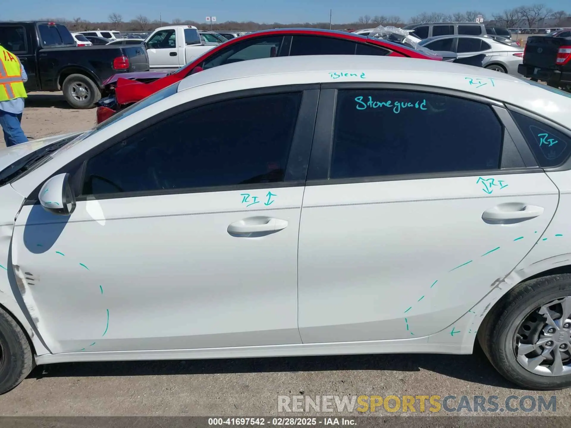 14 Photograph of a damaged car 3KPF24AD6KE081593 KIA FORTE 2019