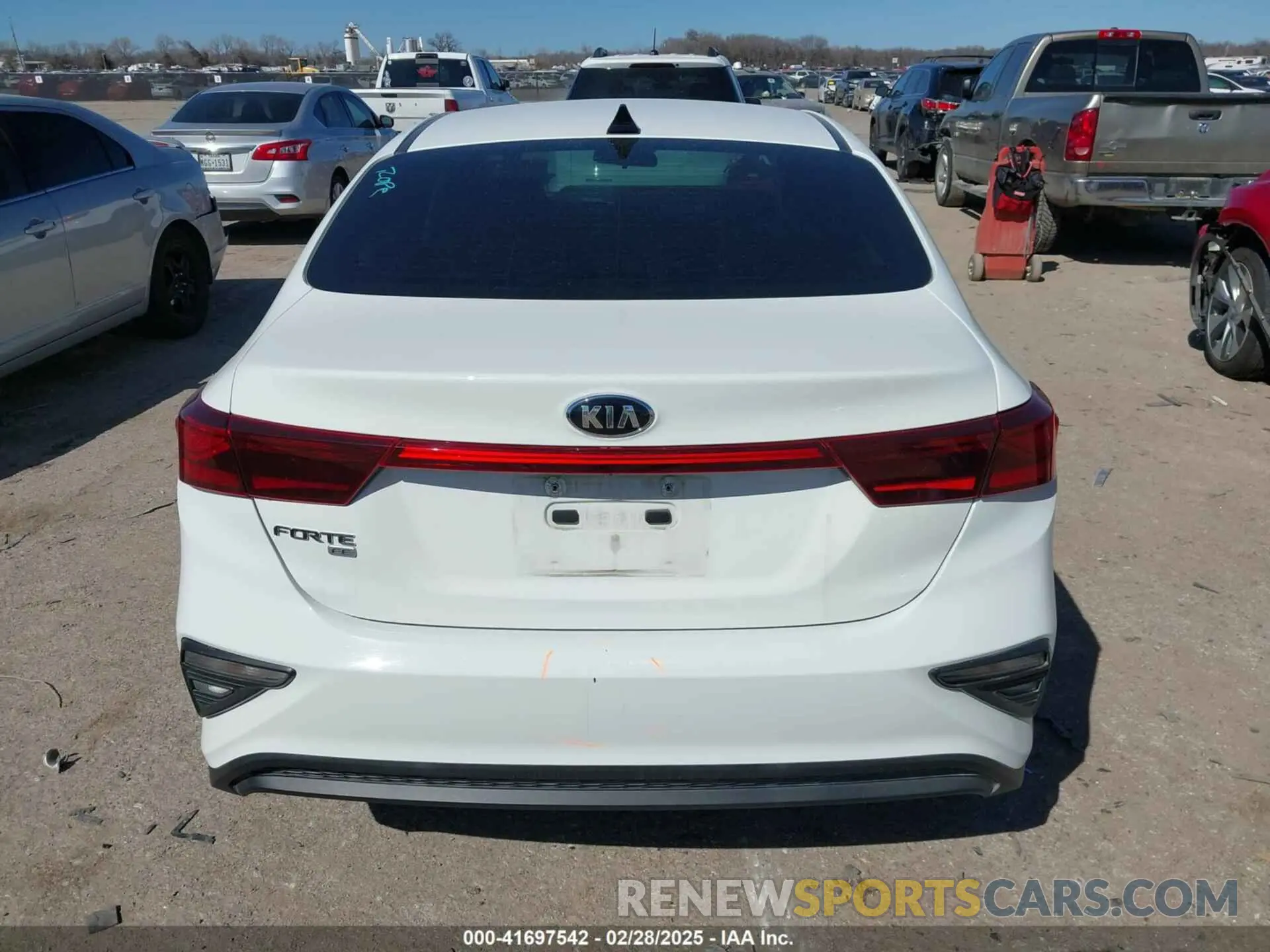 16 Photograph of a damaged car 3KPF24AD6KE081593 KIA FORTE 2019