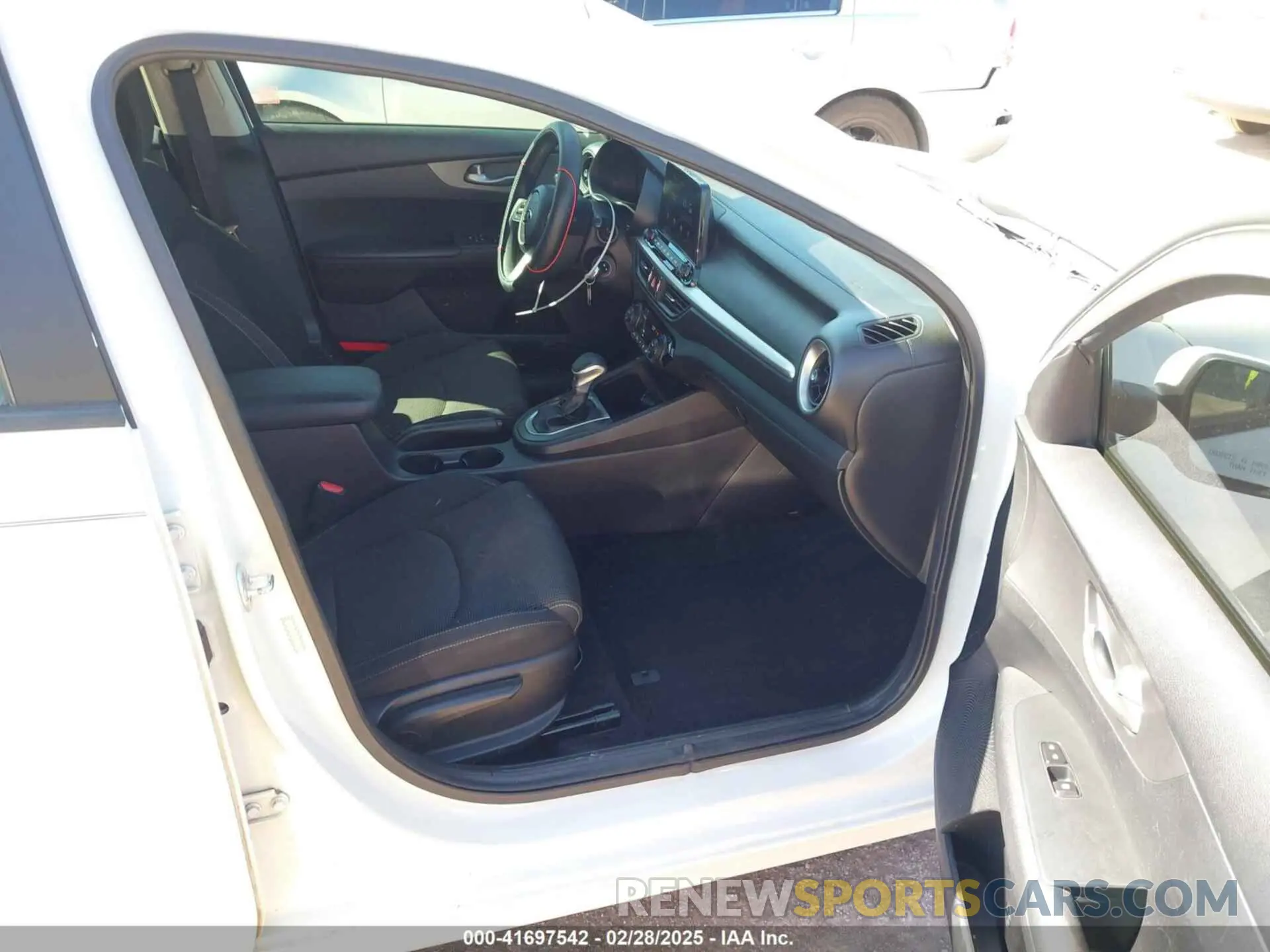 5 Photograph of a damaged car 3KPF24AD6KE081593 KIA FORTE 2019