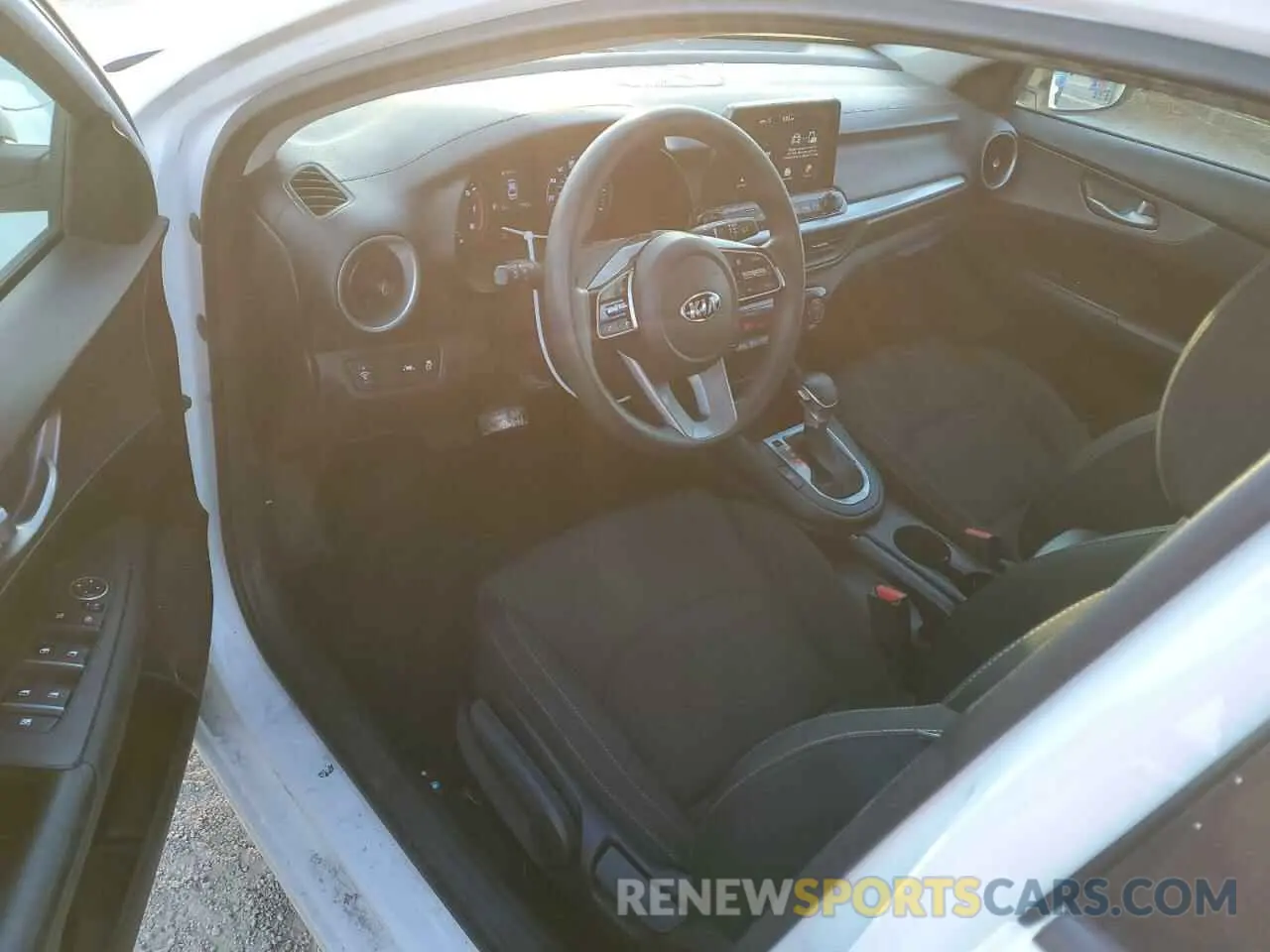 8 Photograph of a damaged car 3KPF24AD6KE108159 KIA FORTE 2019