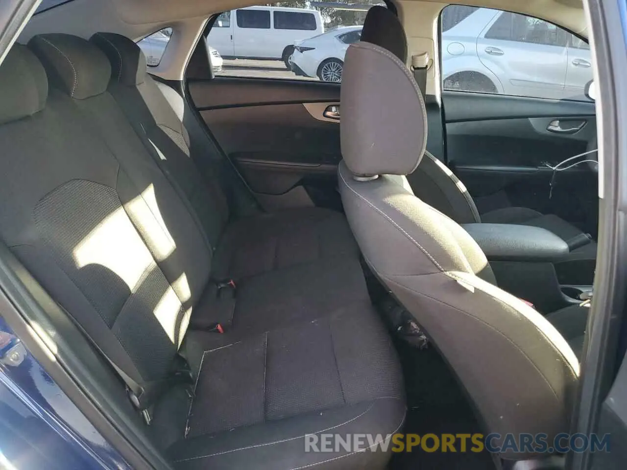 10 Photograph of a damaged car 3KPF24AD6KE115516 KIA FORTE 2019