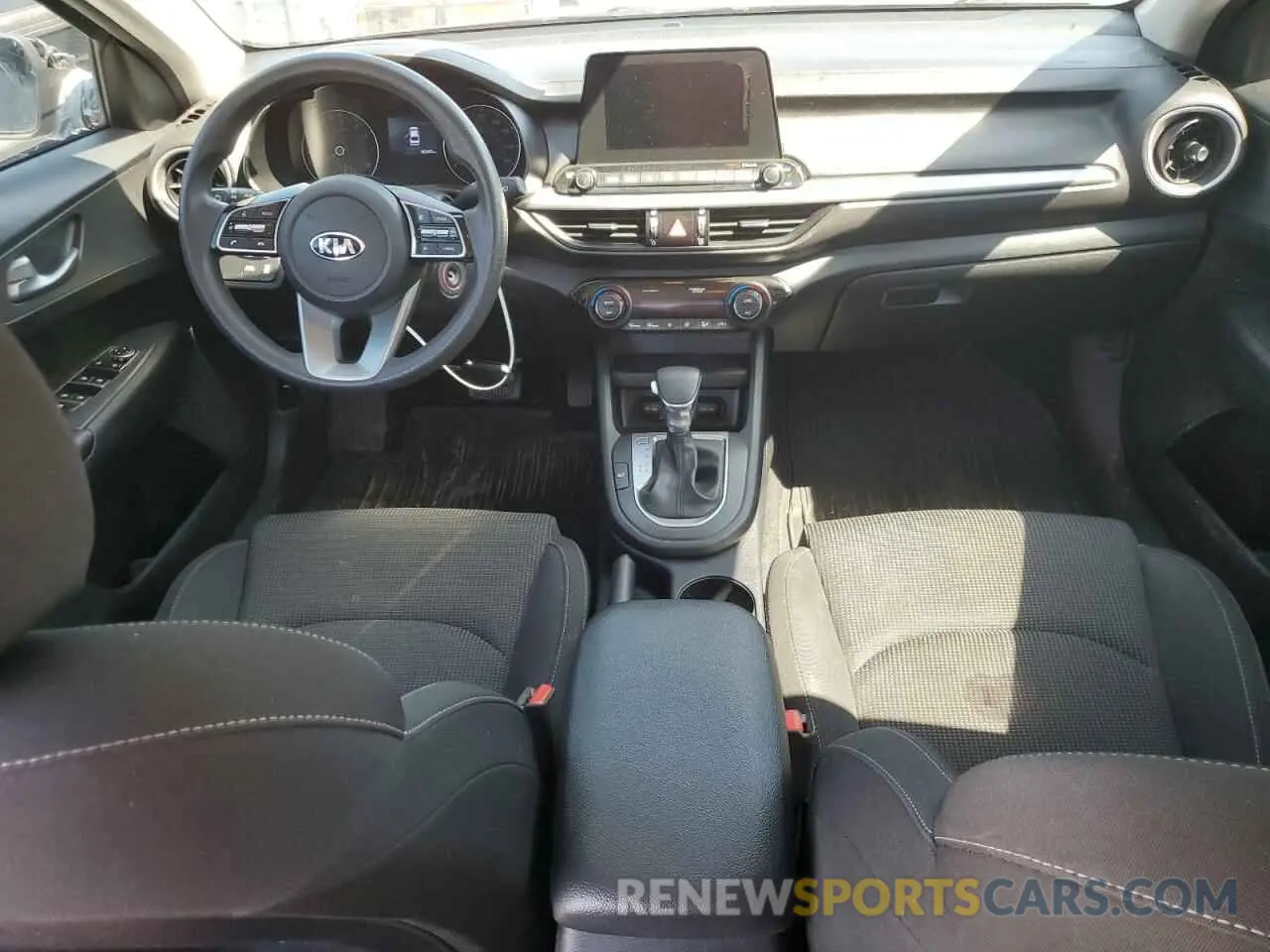 8 Photograph of a damaged car 3KPF24AD6KE131960 KIA FORTE 2019
