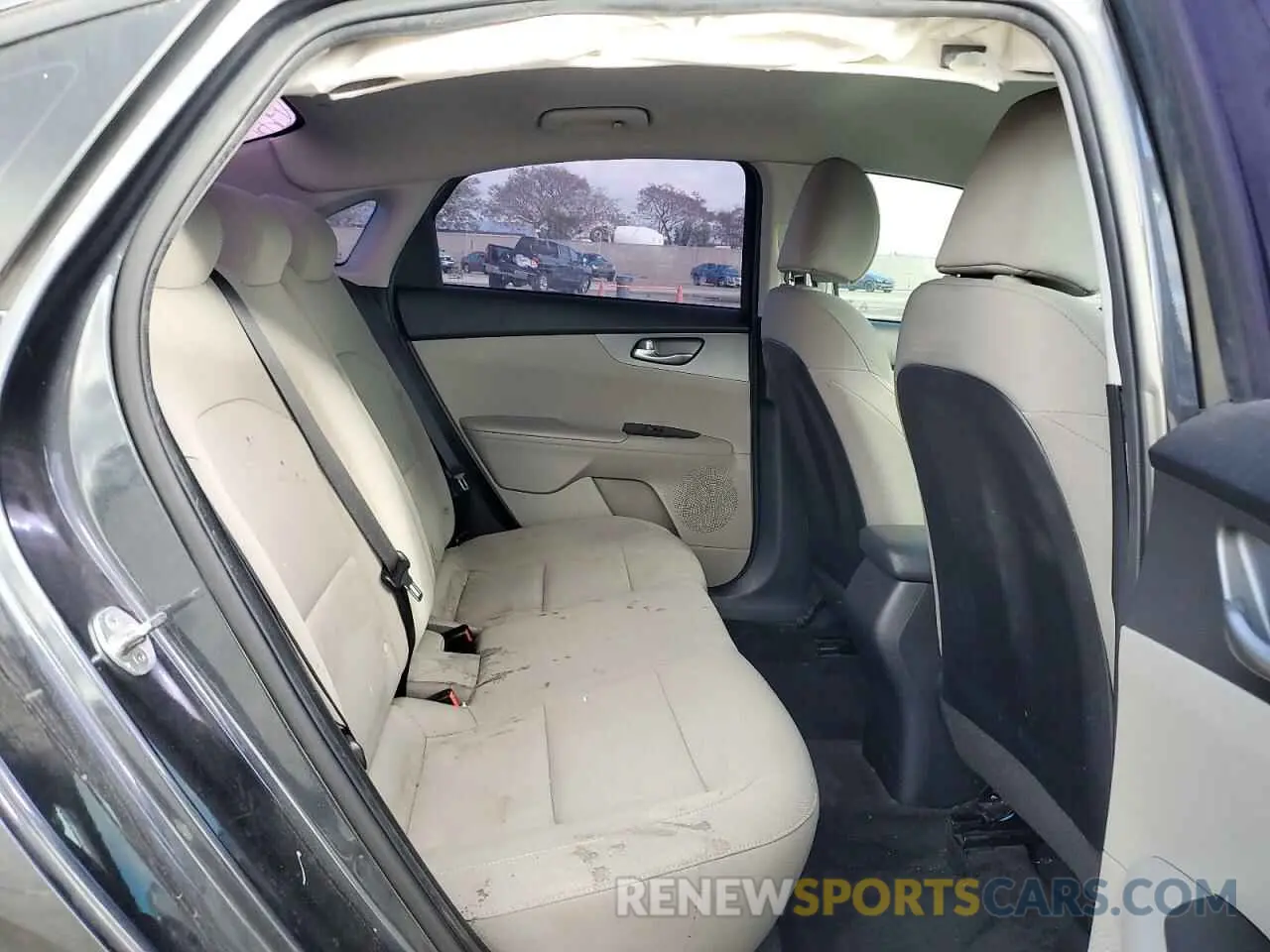 10 Photograph of a damaged car 3KPF24AD7KE035884 KIA FORTE 2019