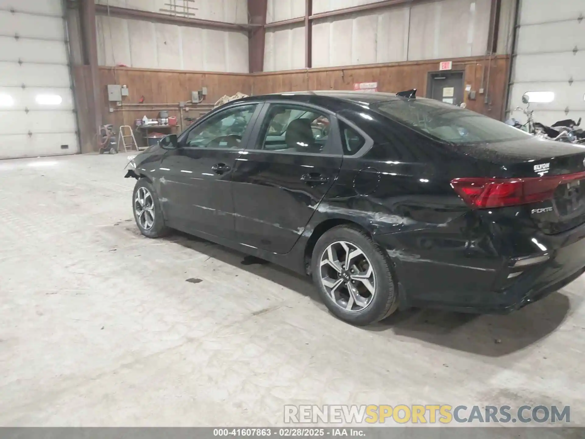 17 Photograph of a damaged car 3KPF24AD7KE047226 KIA FORTE 2019