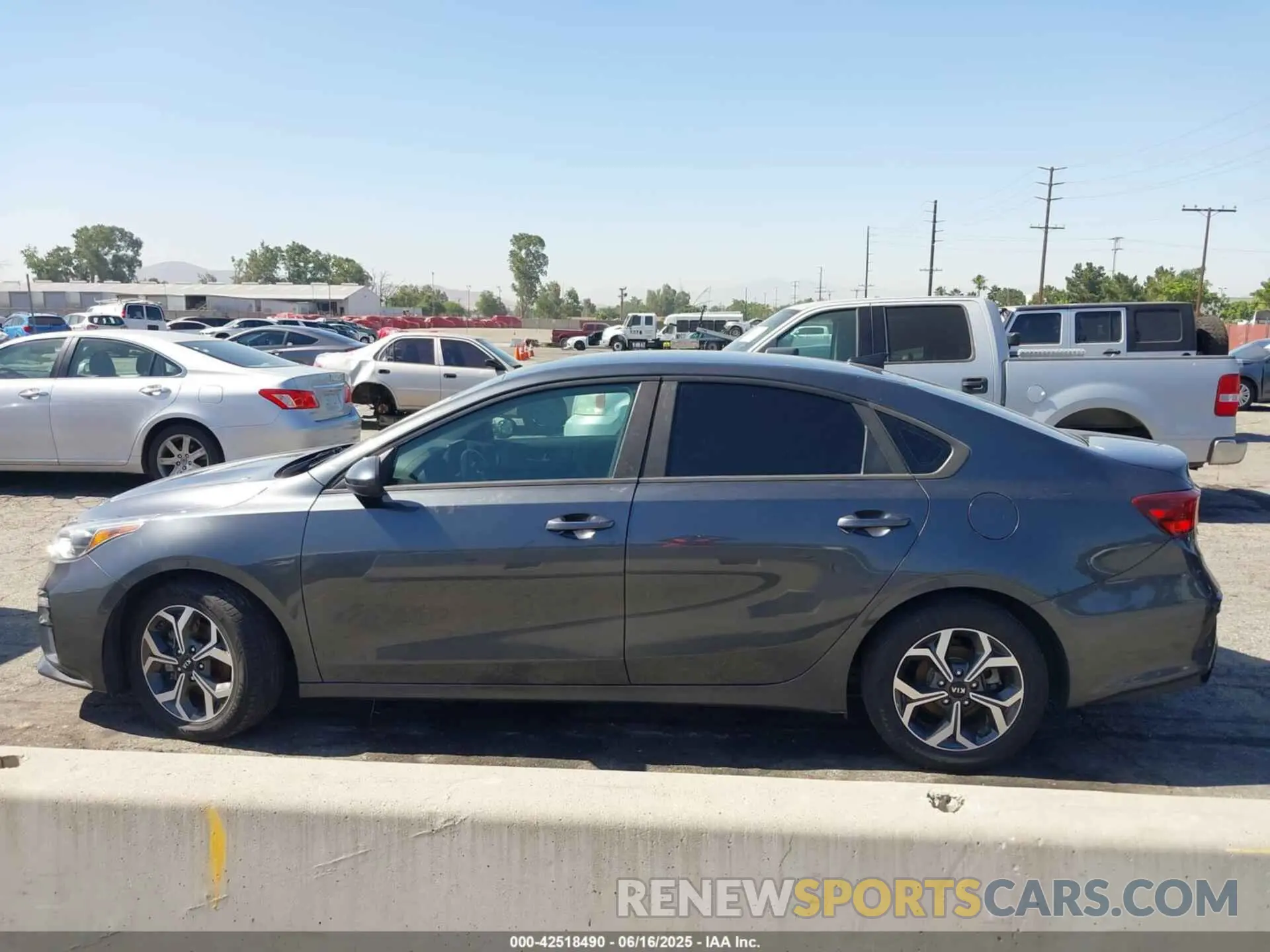 14 Photograph of a damaged car 3KPF24AD7KE090139 KIA FORTE 2019