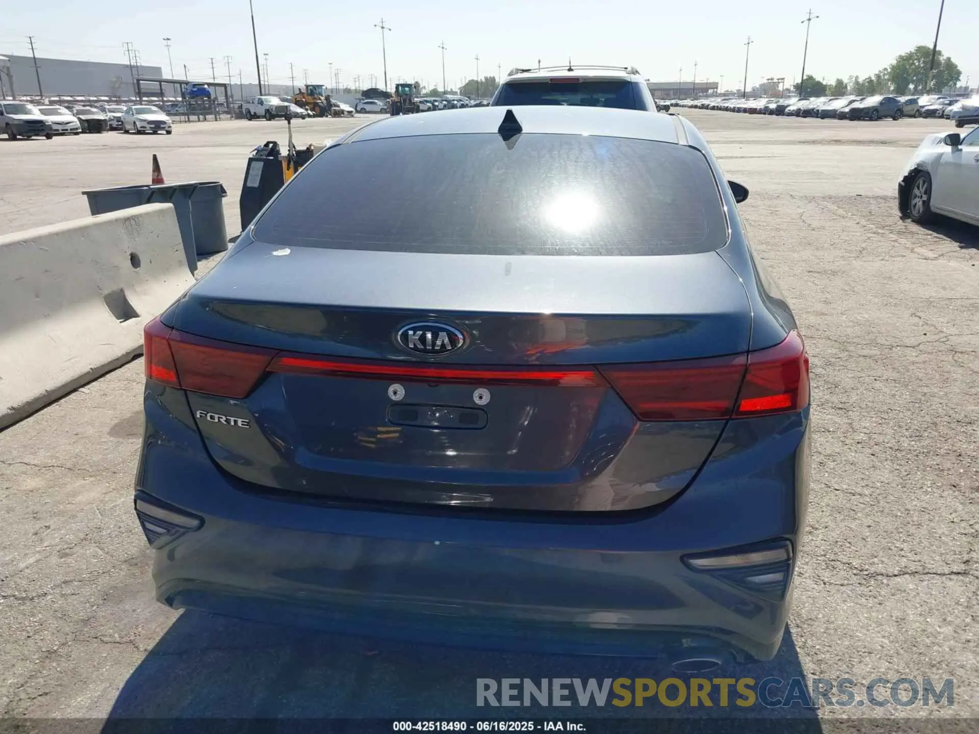 16 Photograph of a damaged car 3KPF24AD7KE090139 KIA FORTE 2019