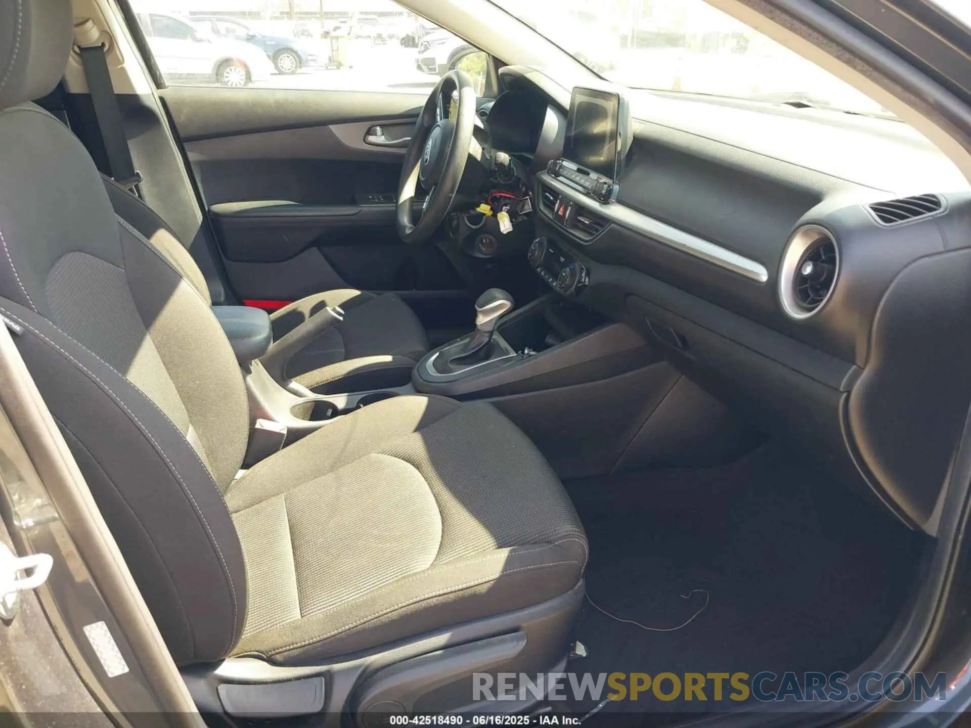 5 Photograph of a damaged car 3KPF24AD7KE090139 KIA FORTE 2019