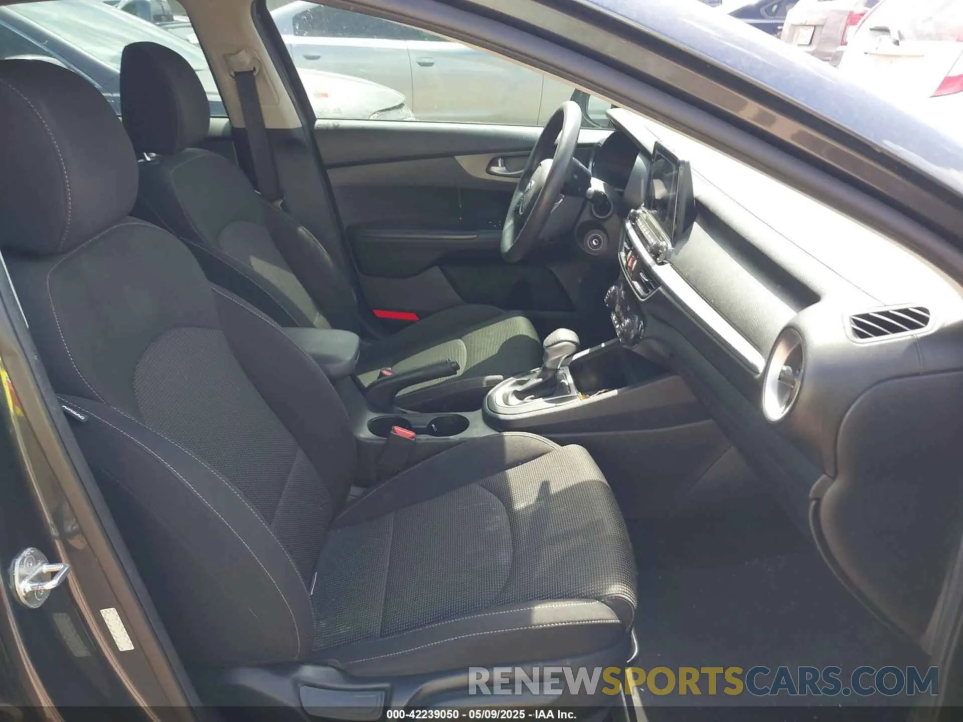 5 Photograph of a damaged car 3KPF24AD7KE090450 KIA FORTE 2019