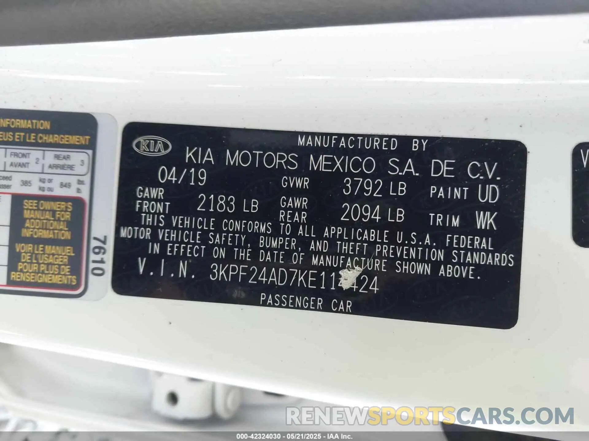 17 Photograph of a damaged car 3KPF24AD7KE114424 KIA FORTE 2019