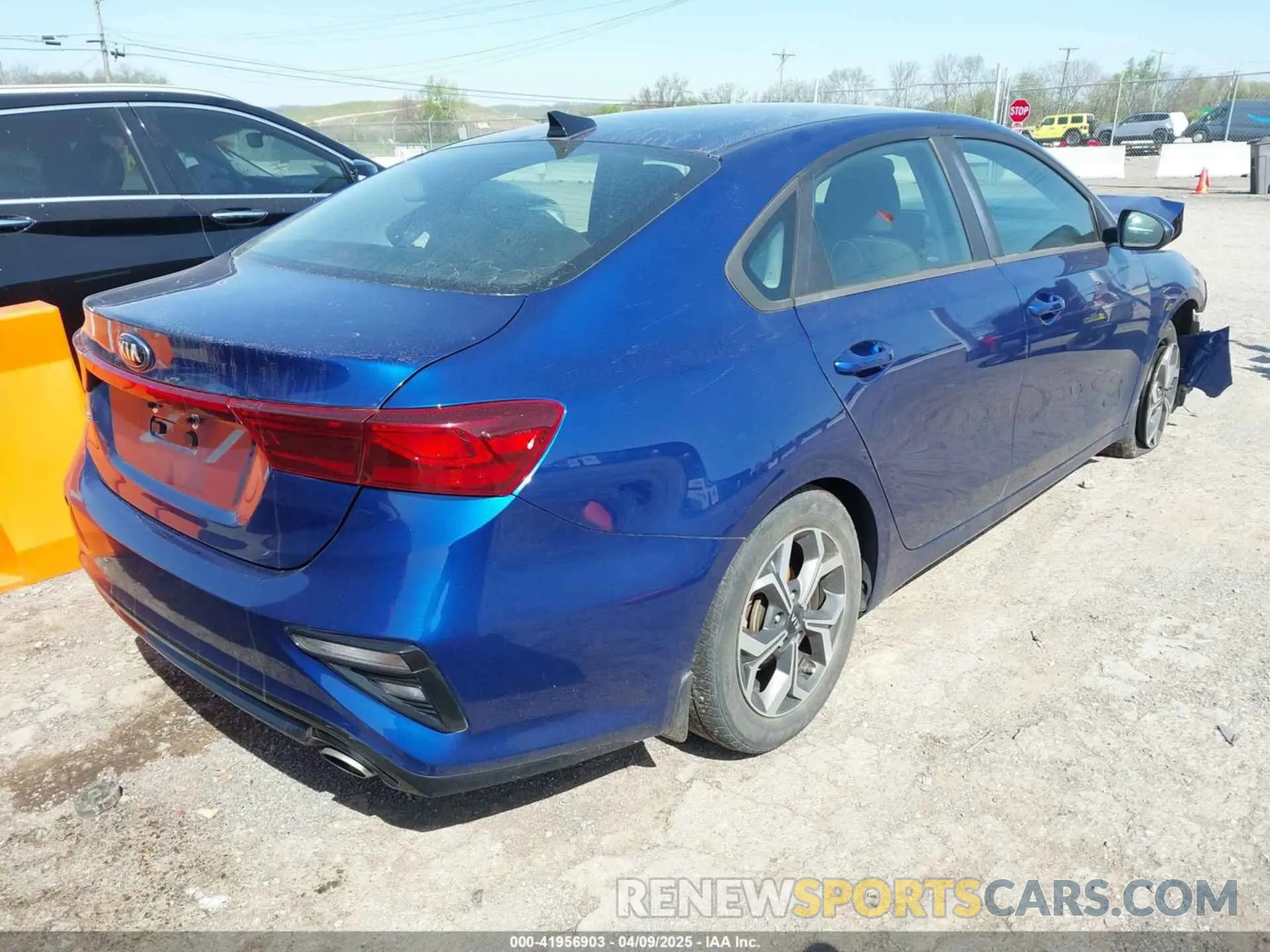 4 Photograph of a damaged car 3KPF24AD7KE133295 KIA FORTE 2019